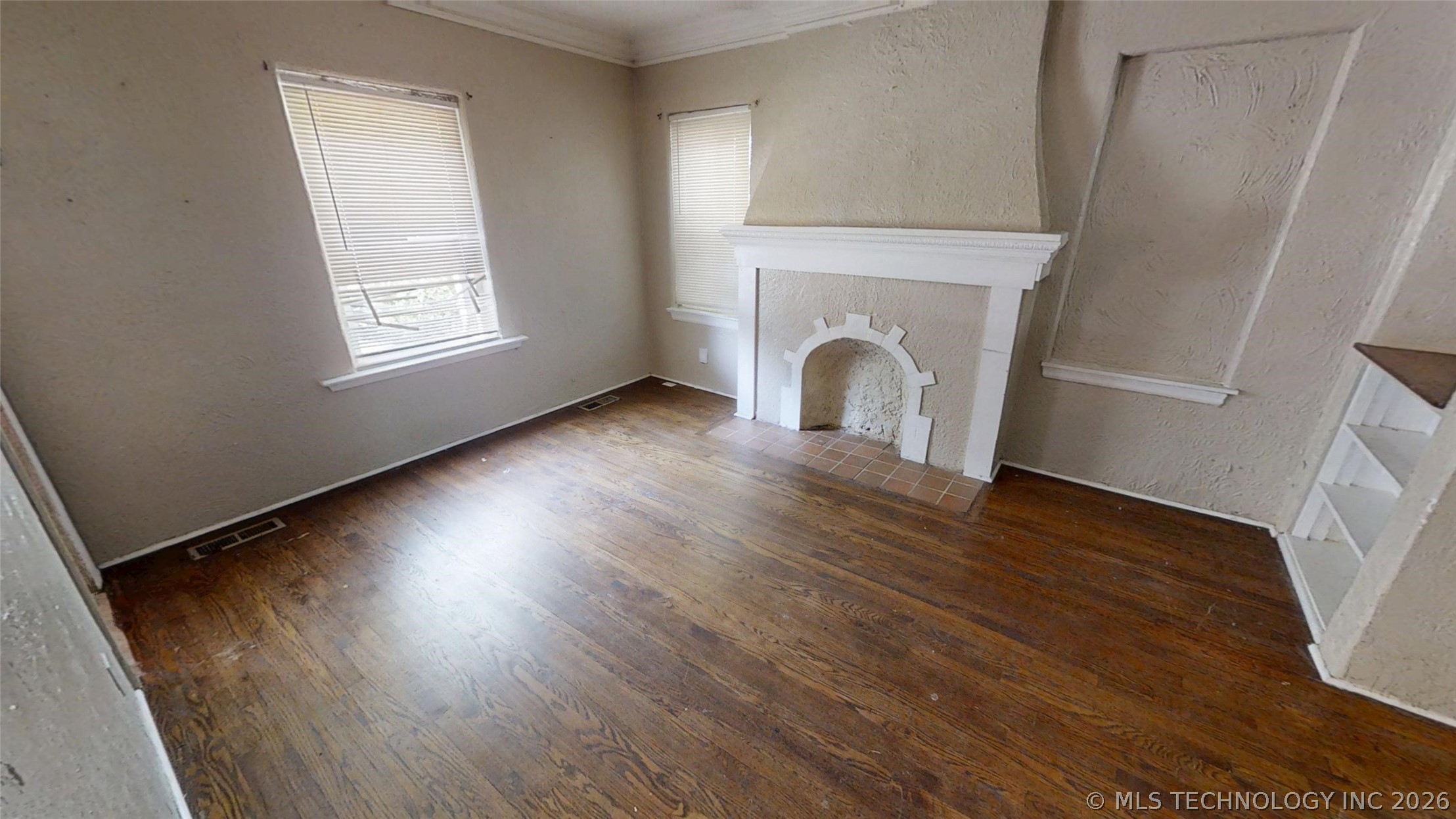 855 N Delaware Place Property Photo 3