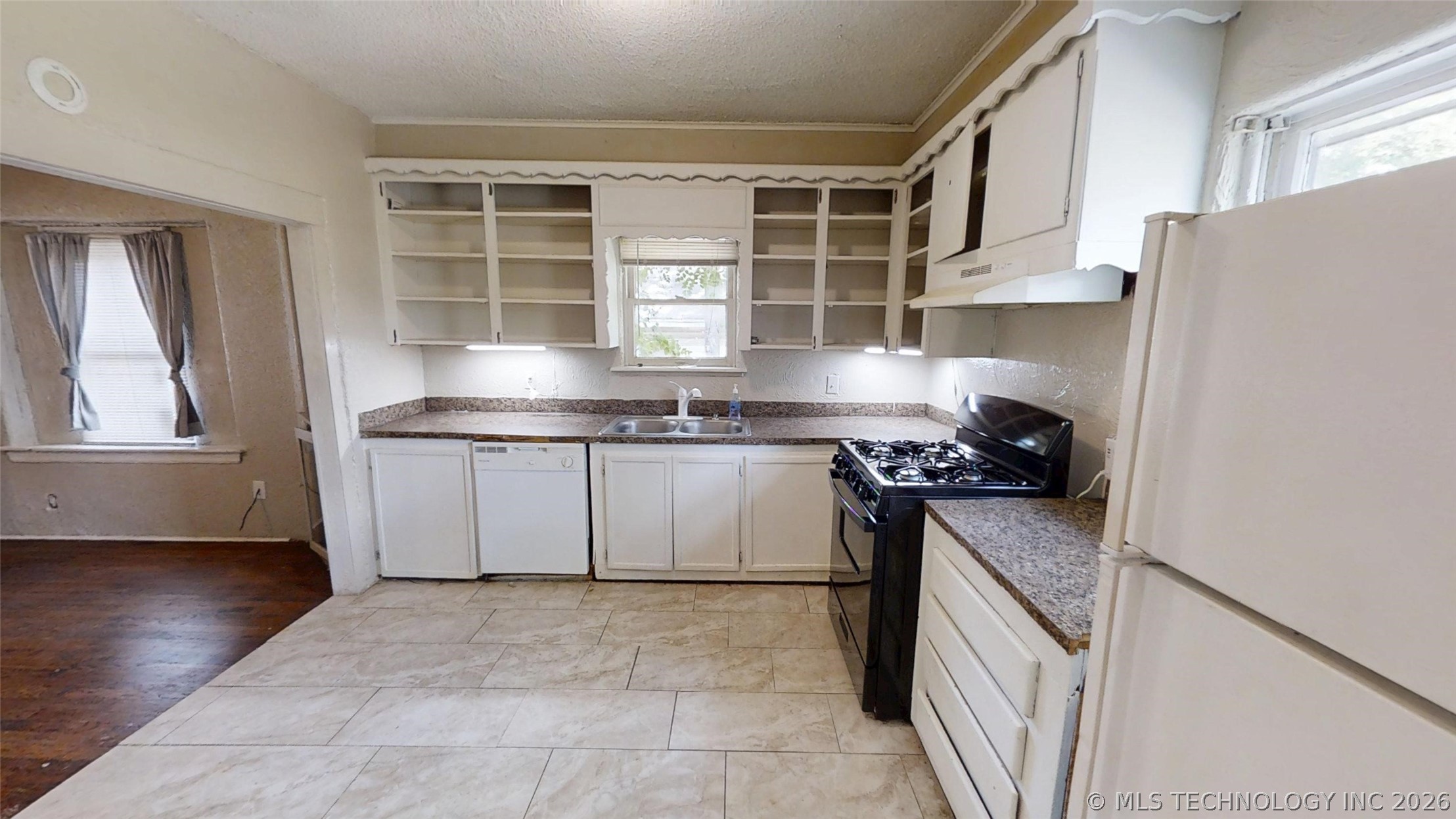 855 N Delaware Place Property Photo 7