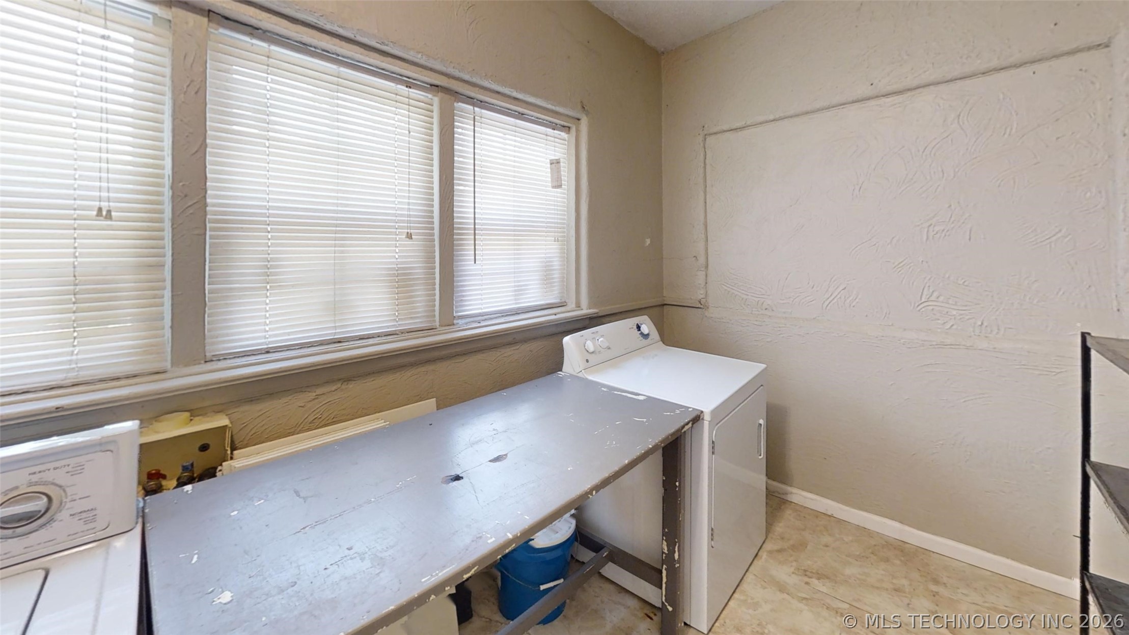 855 N Delaware Place Property Photo 14