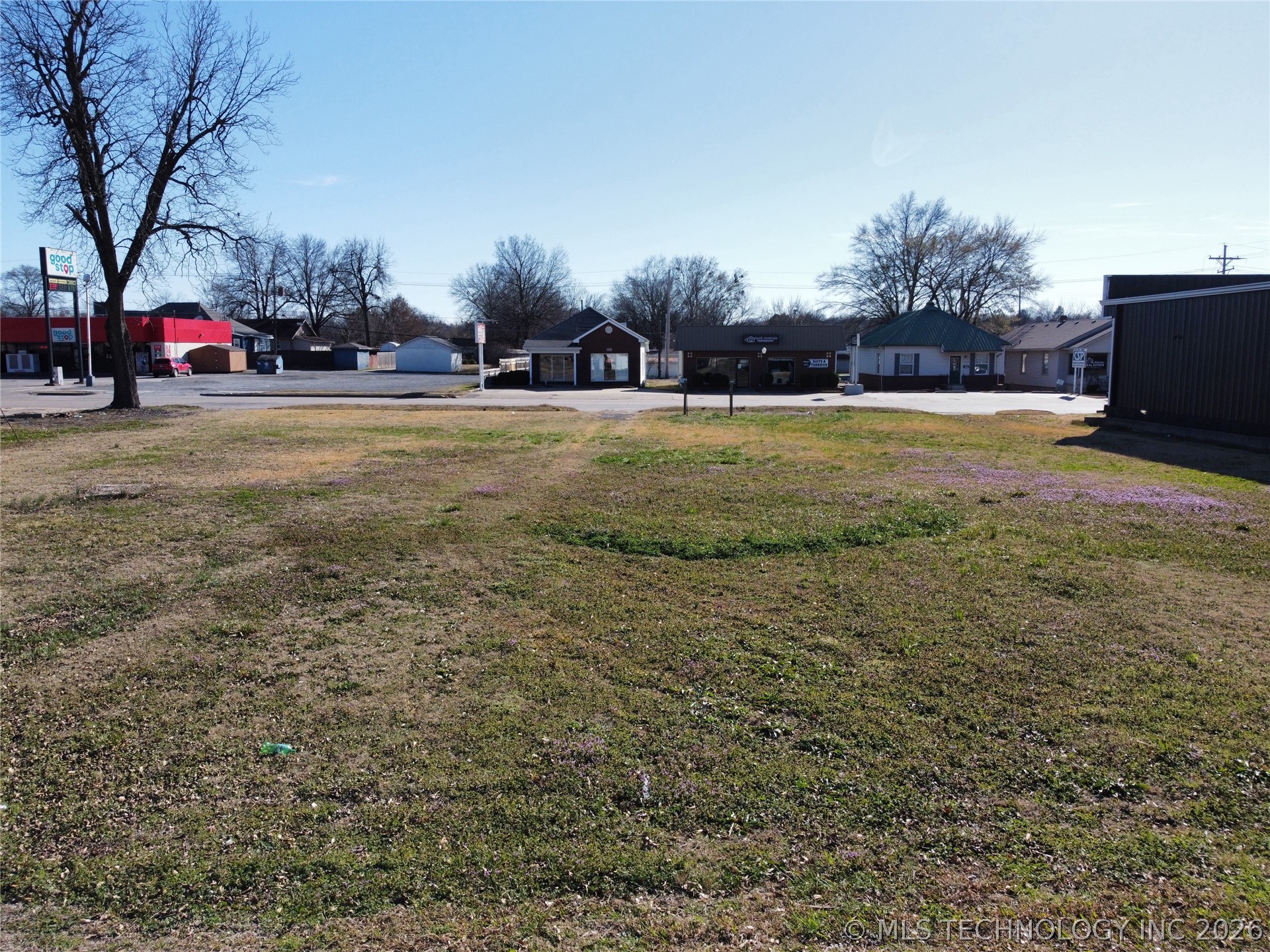 515 E Wyandotte Property Photo 8