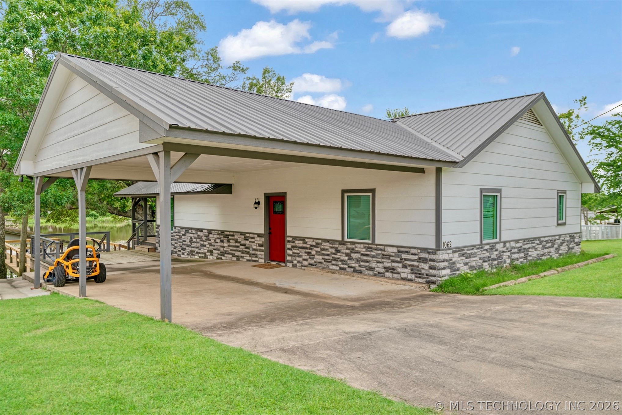 1205 Lakeside Property Photo 1