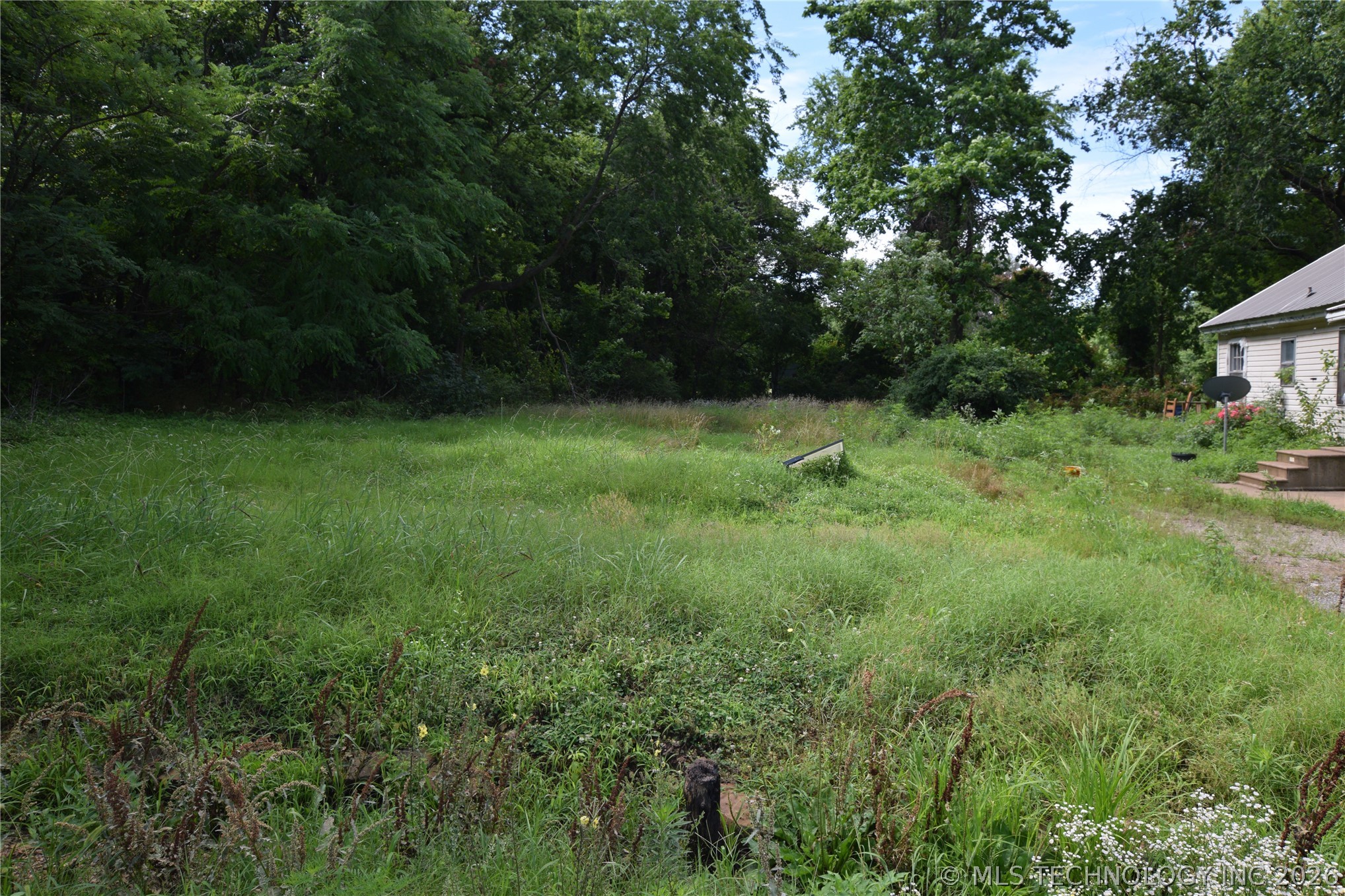 320 E Oak Street Property Photo 2
