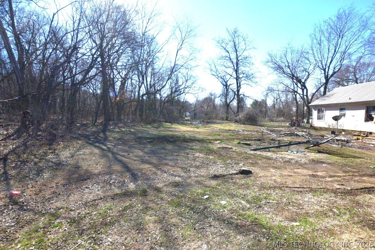 320 E Oak Street Property Photo 5