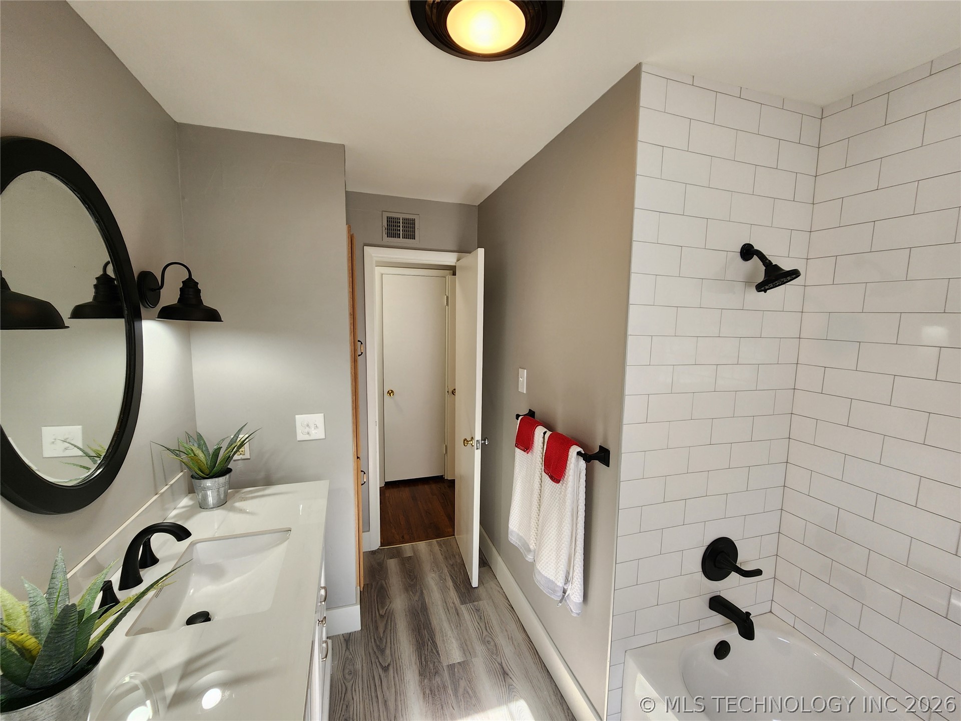 4334 S Norfolk Avenue Property Photo 5