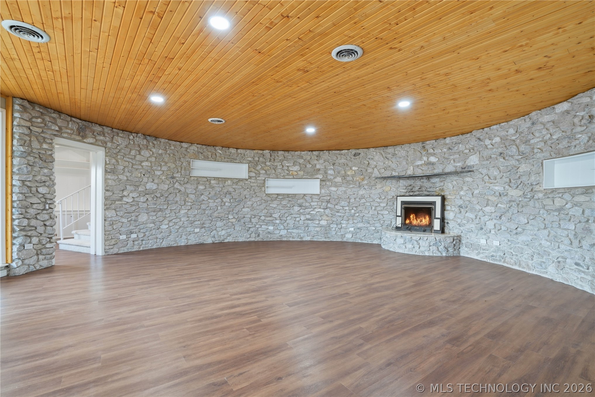 140 W Taylor Drive Property Photo 33