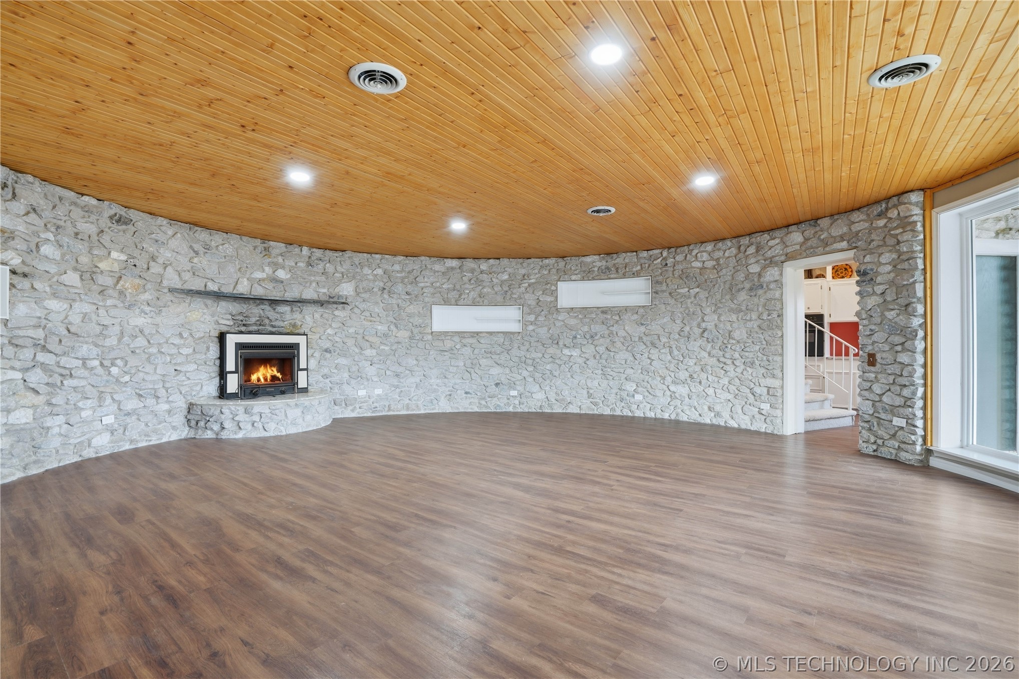 140 W Taylor Drive Property Photo 35