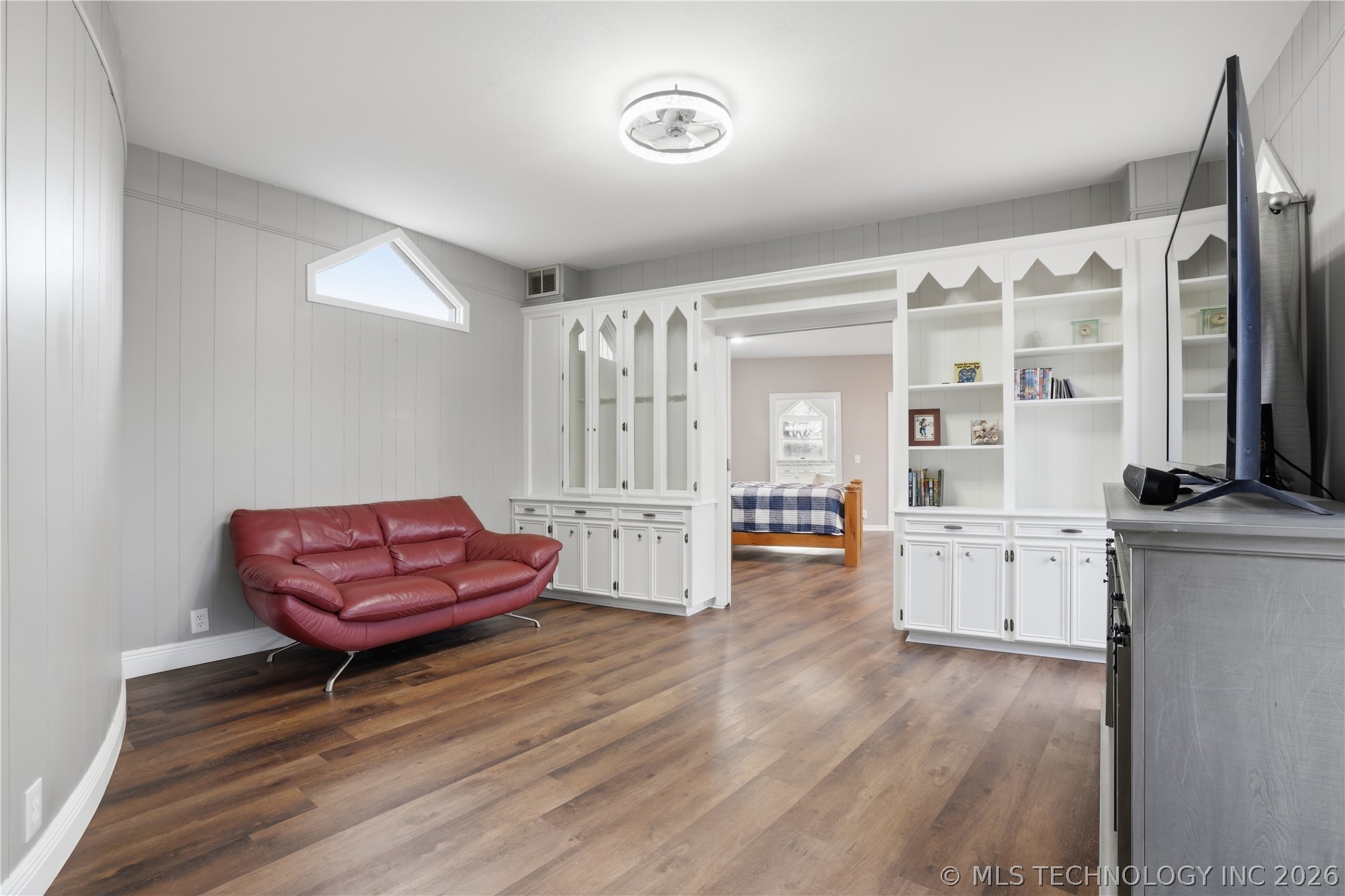 140 W Taylor Drive Property Photo 45