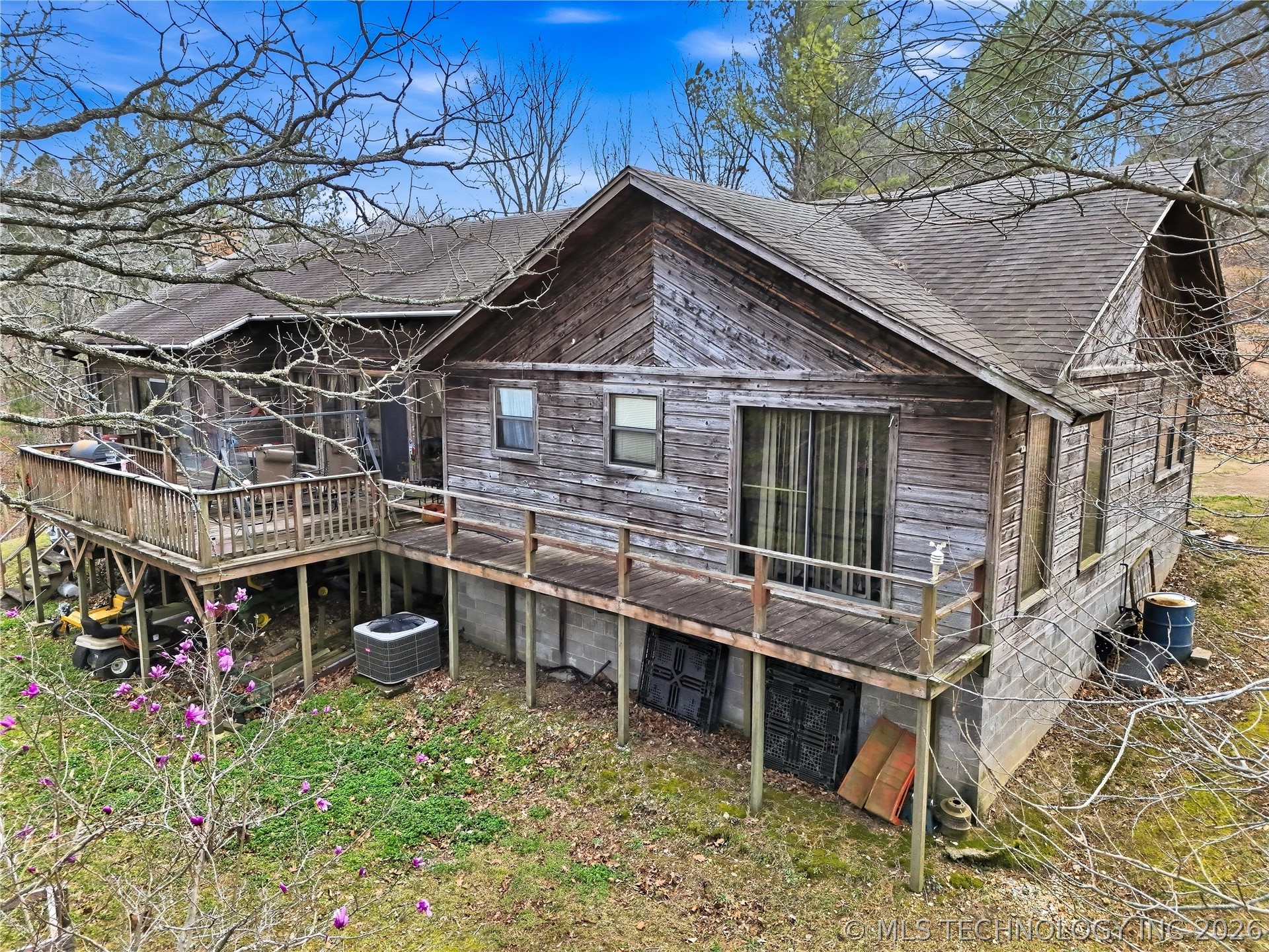6611 N Starr Ridge Road Property Photo 1