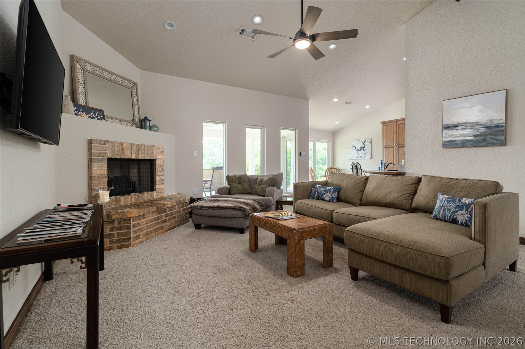 8775 Leonard Street Property Photo 9