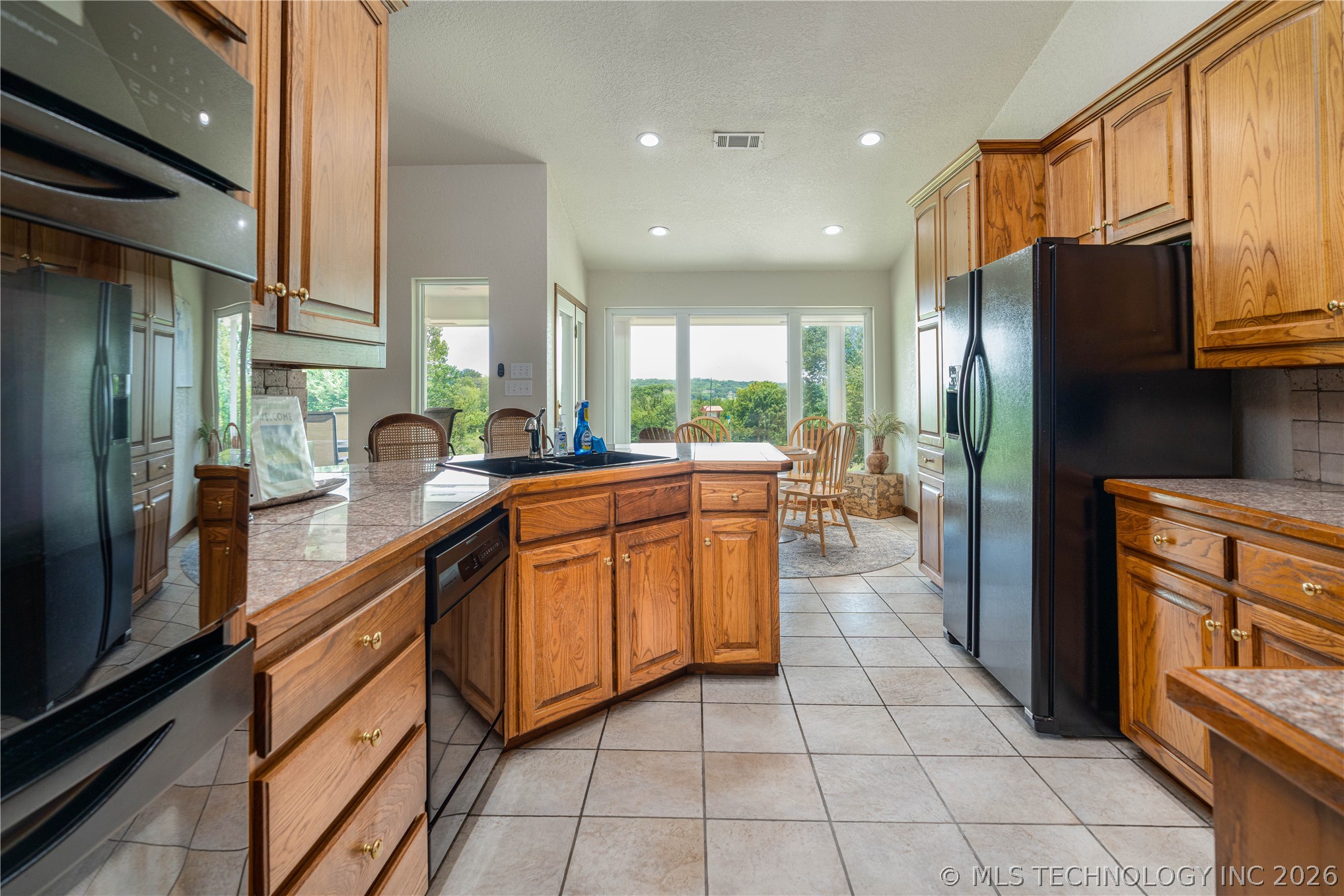 8775 Leonard Street Property Photo 10
