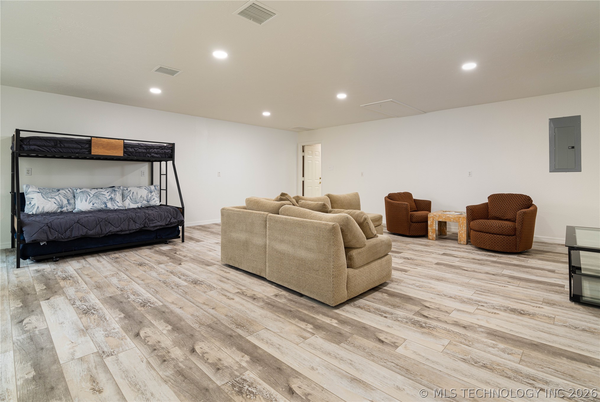 8775 Leonard Street Property Photo 14