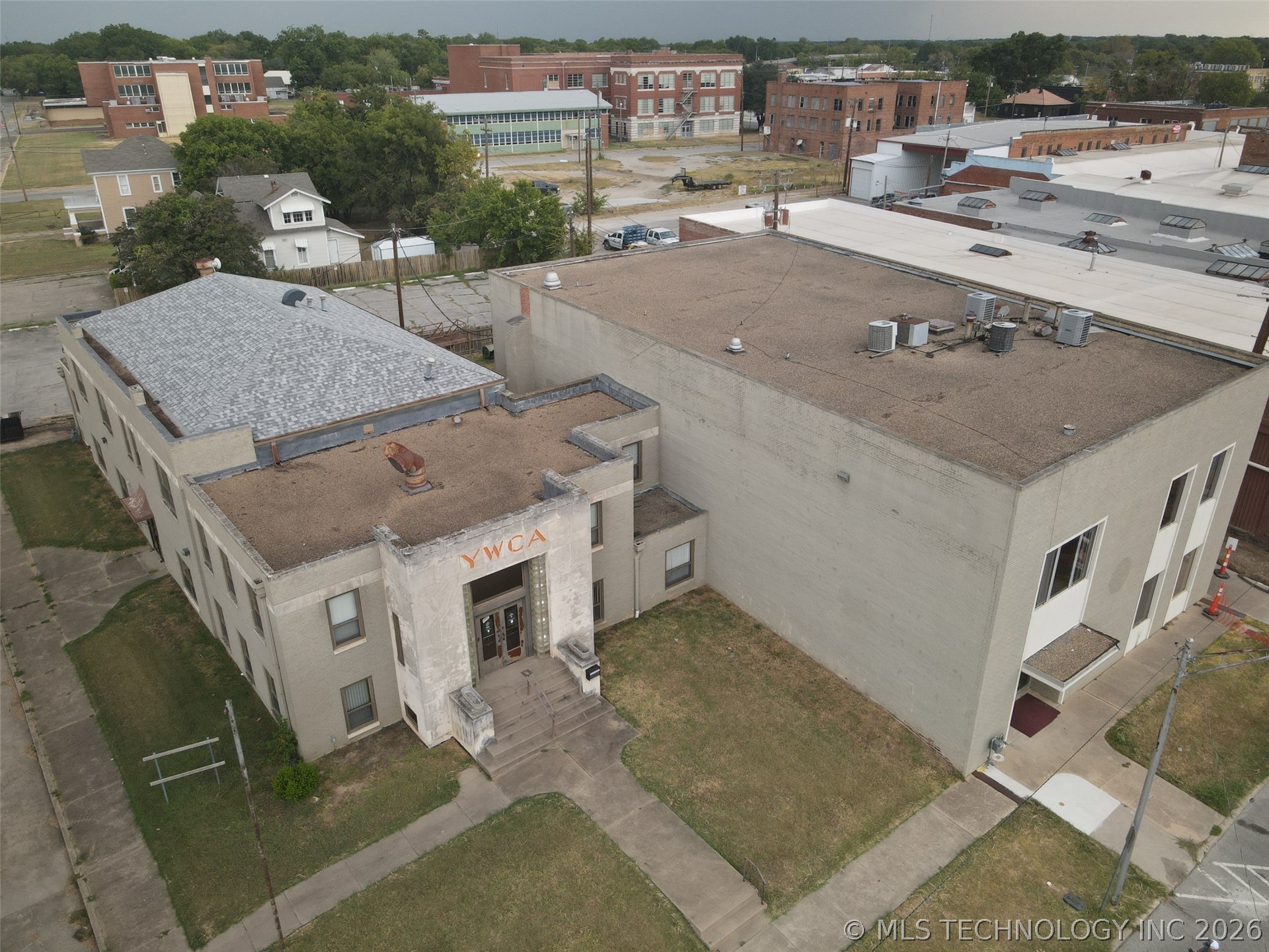 27 W Broadway Property Photo 1