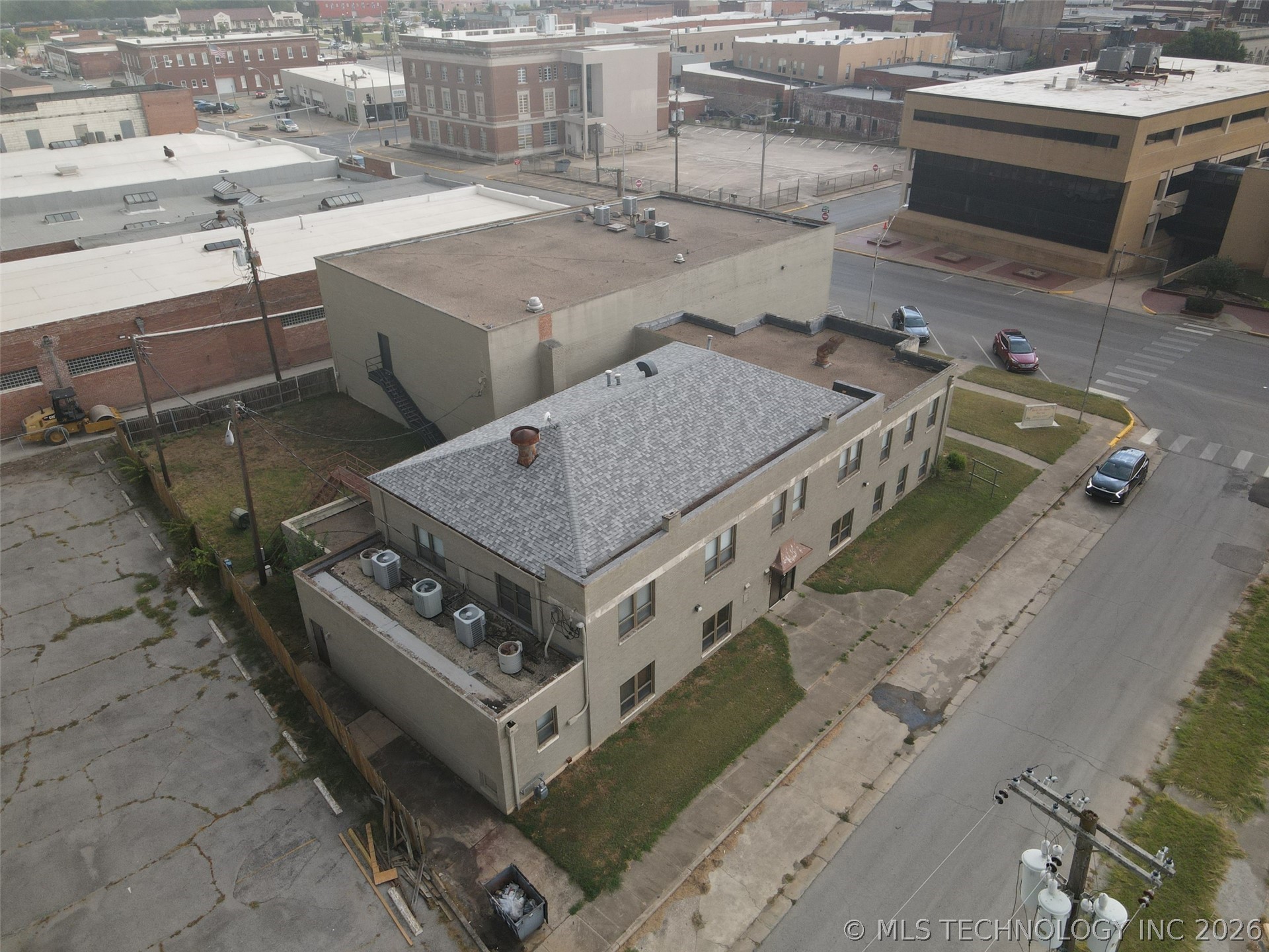 27 W Broadway Property Photo 3