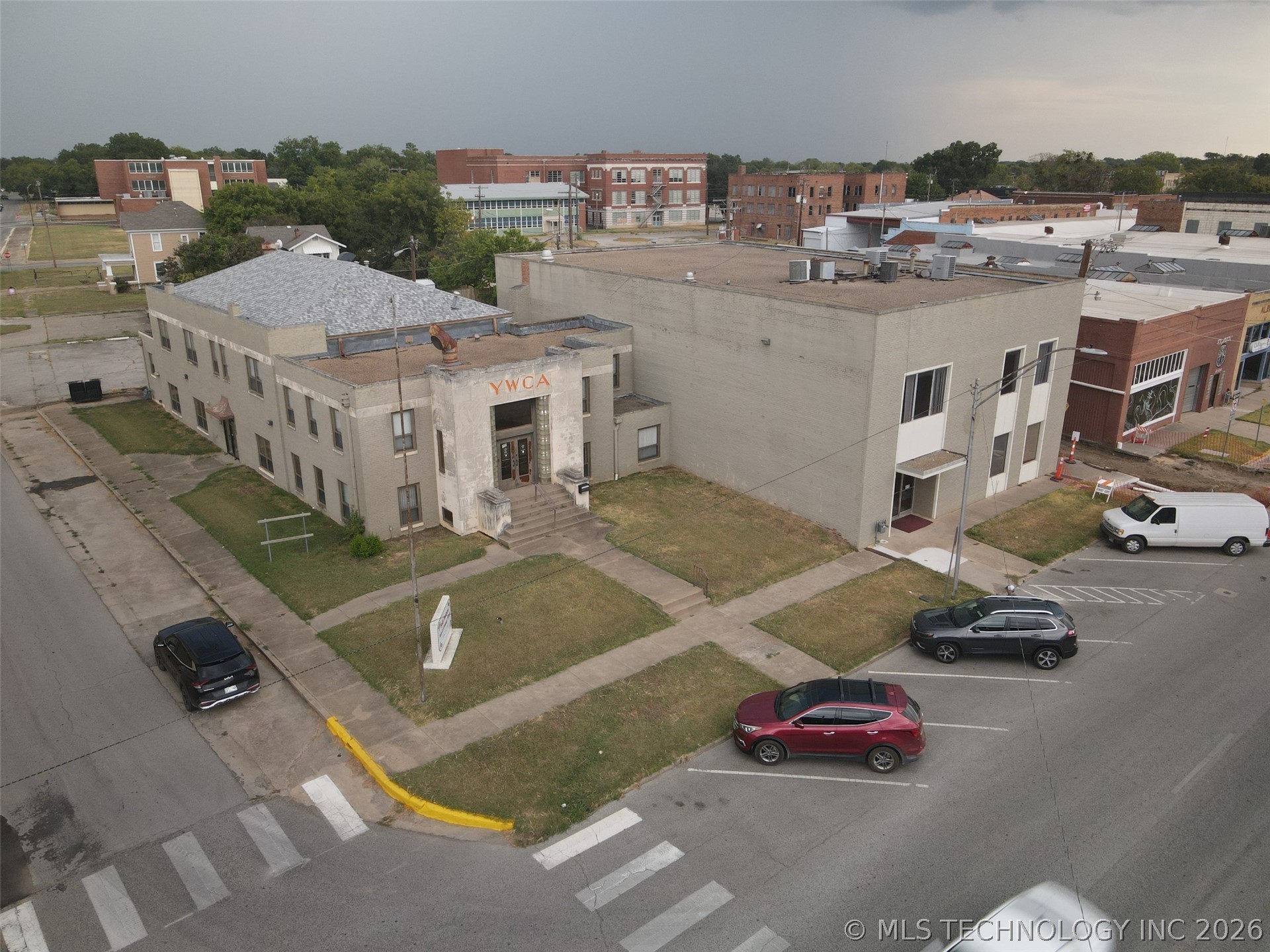 27 W Broadway Property Photo 5