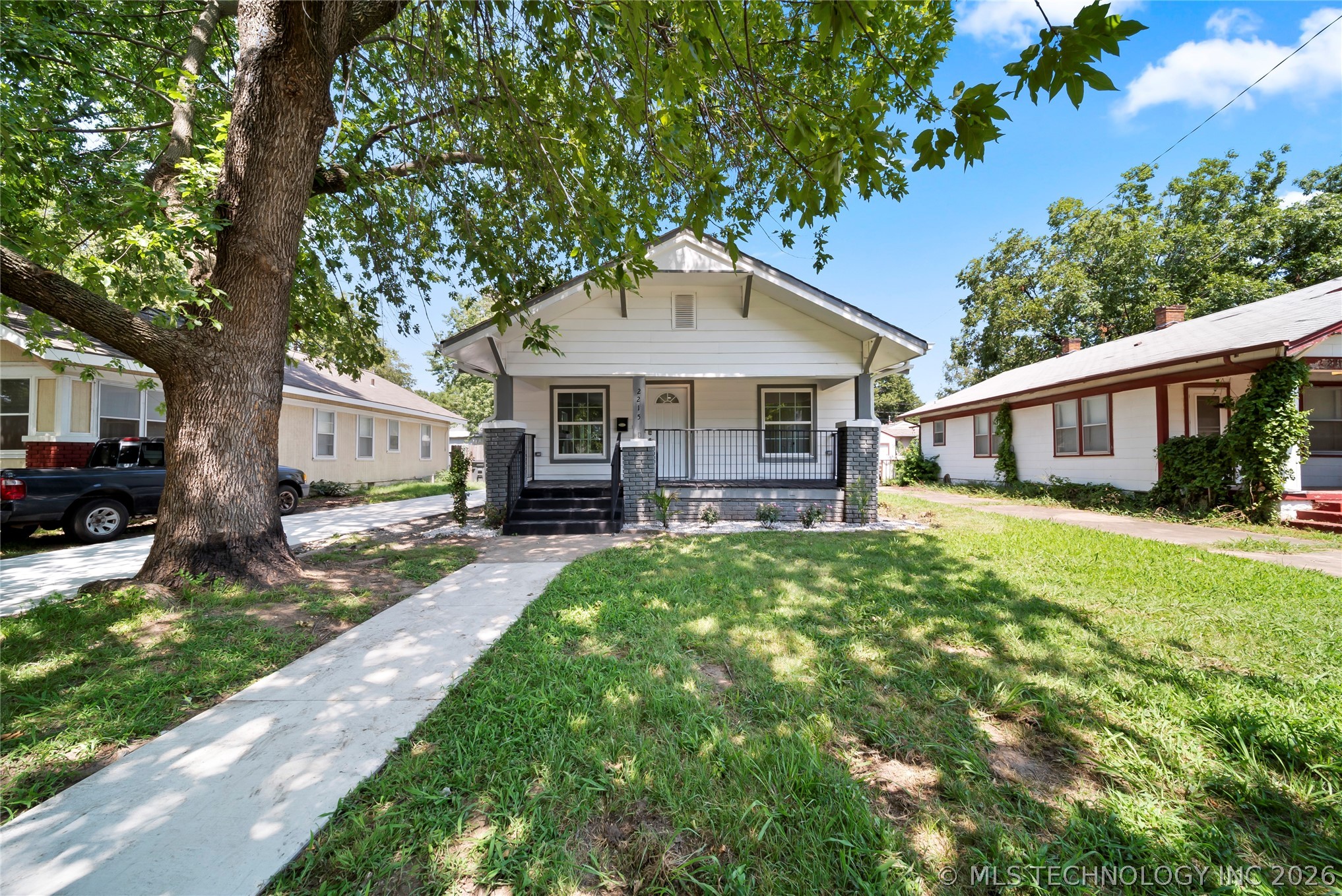 2215 E 8th Street Property Photo 1