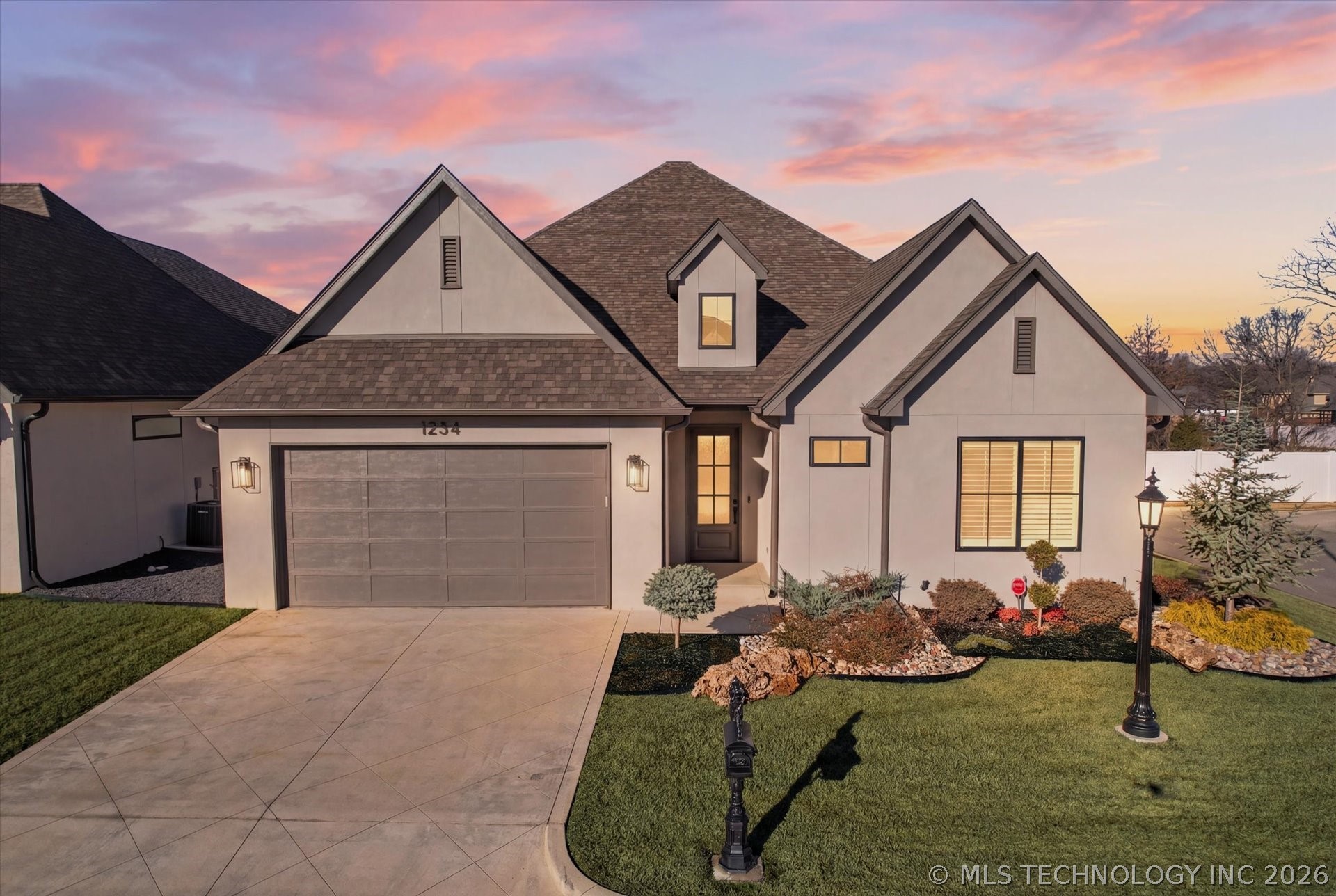 1234 N 71st Place Property Photo 1