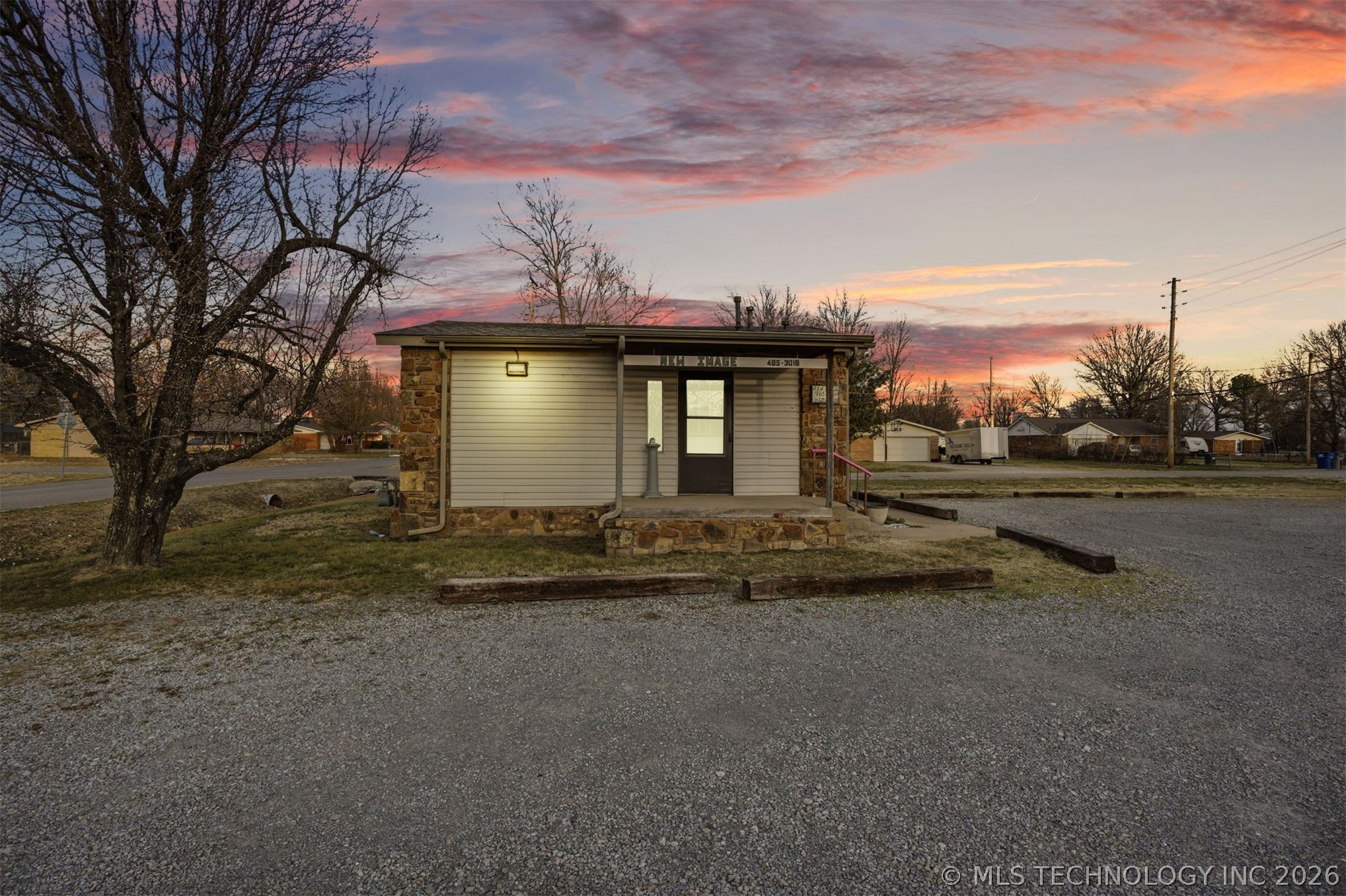 1401 S Mcquarrie Avenue Property Photo 3