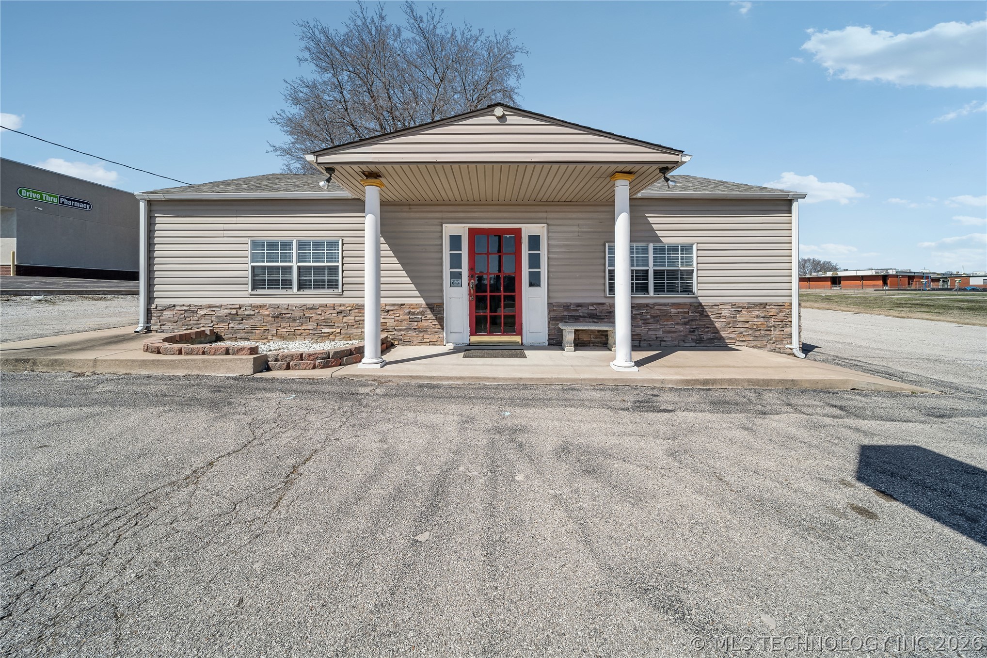 1830 N Highway 66 Route Property Photo 1
