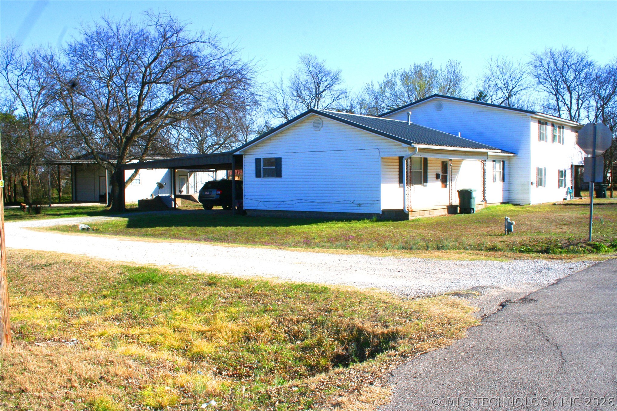 56 15th Property Photo 3