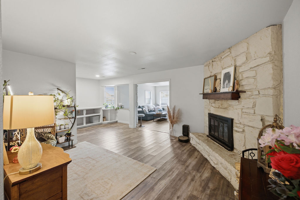 125 W Austin Street Property Photo 4