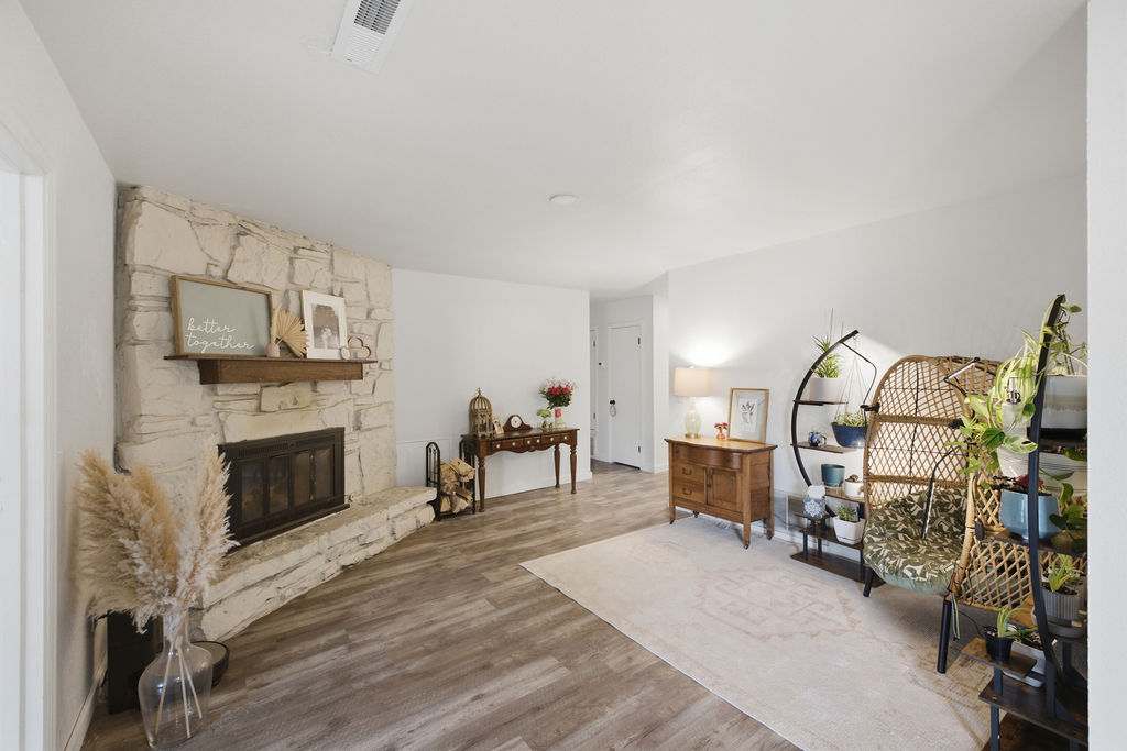 125 W Austin Street Property Photo 5