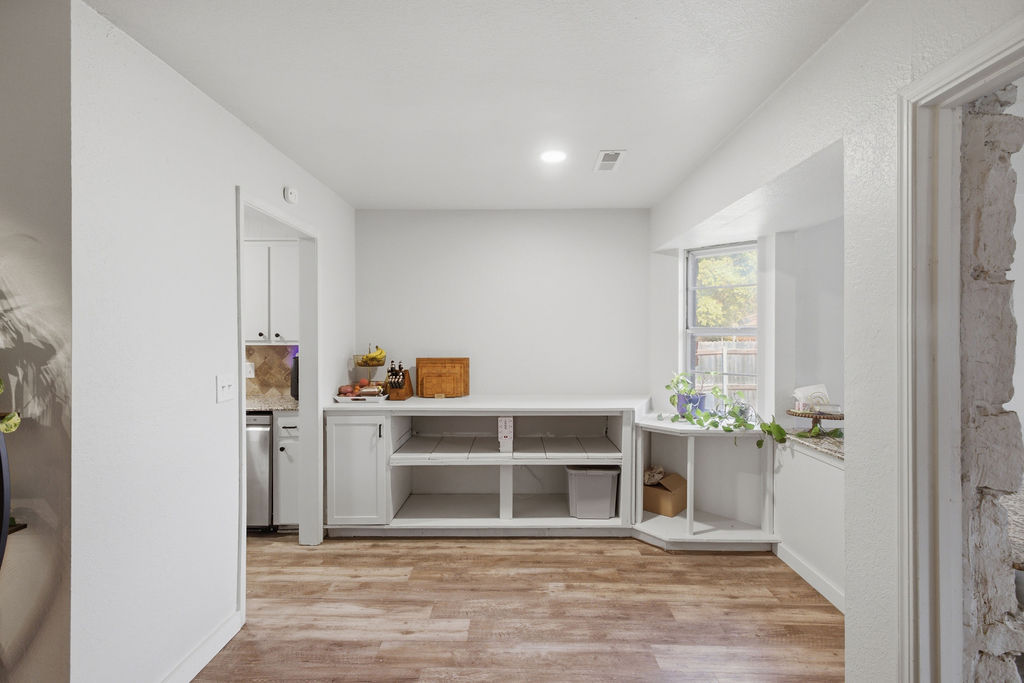125 W Austin Street Property Photo 8