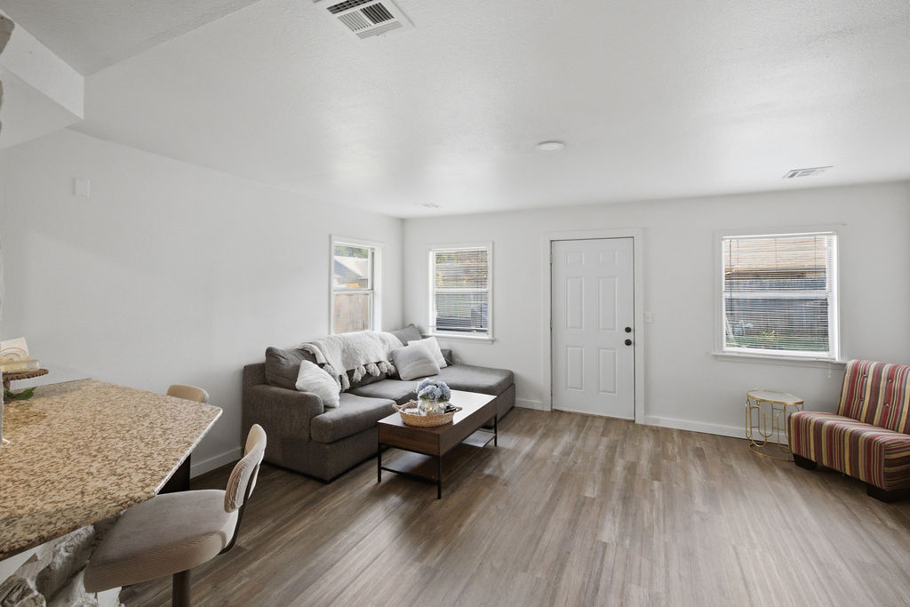 125 W Austin Street Property Photo 10