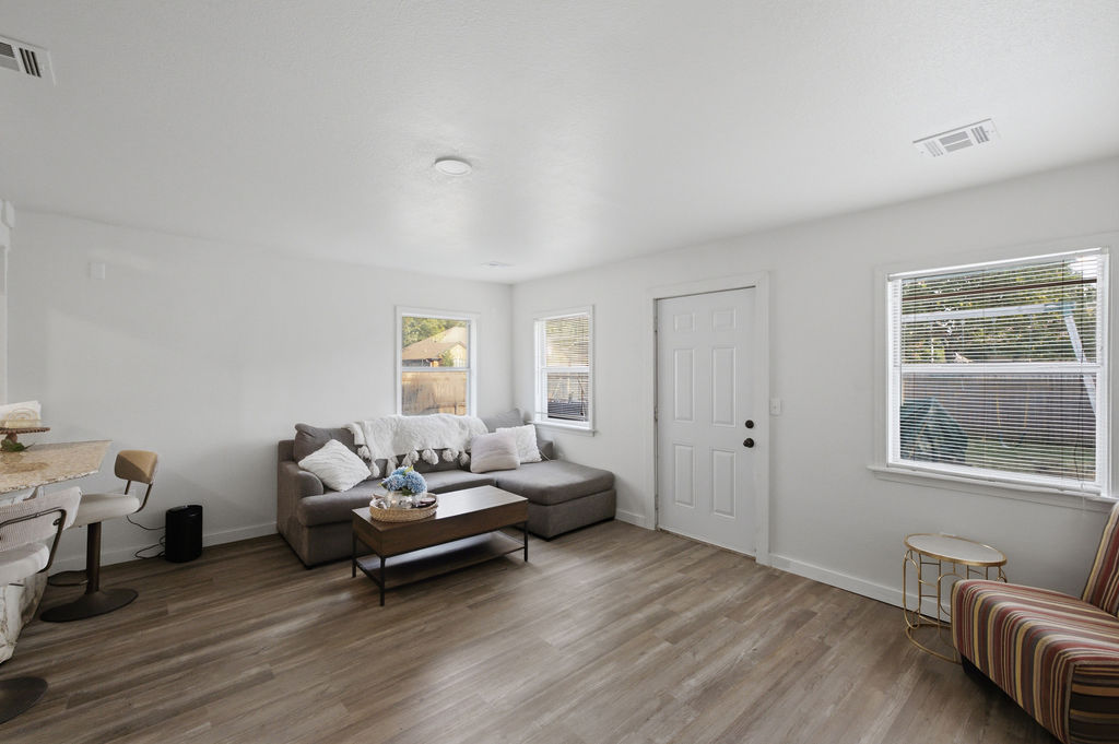 125 W Austin Street Property Photo 12