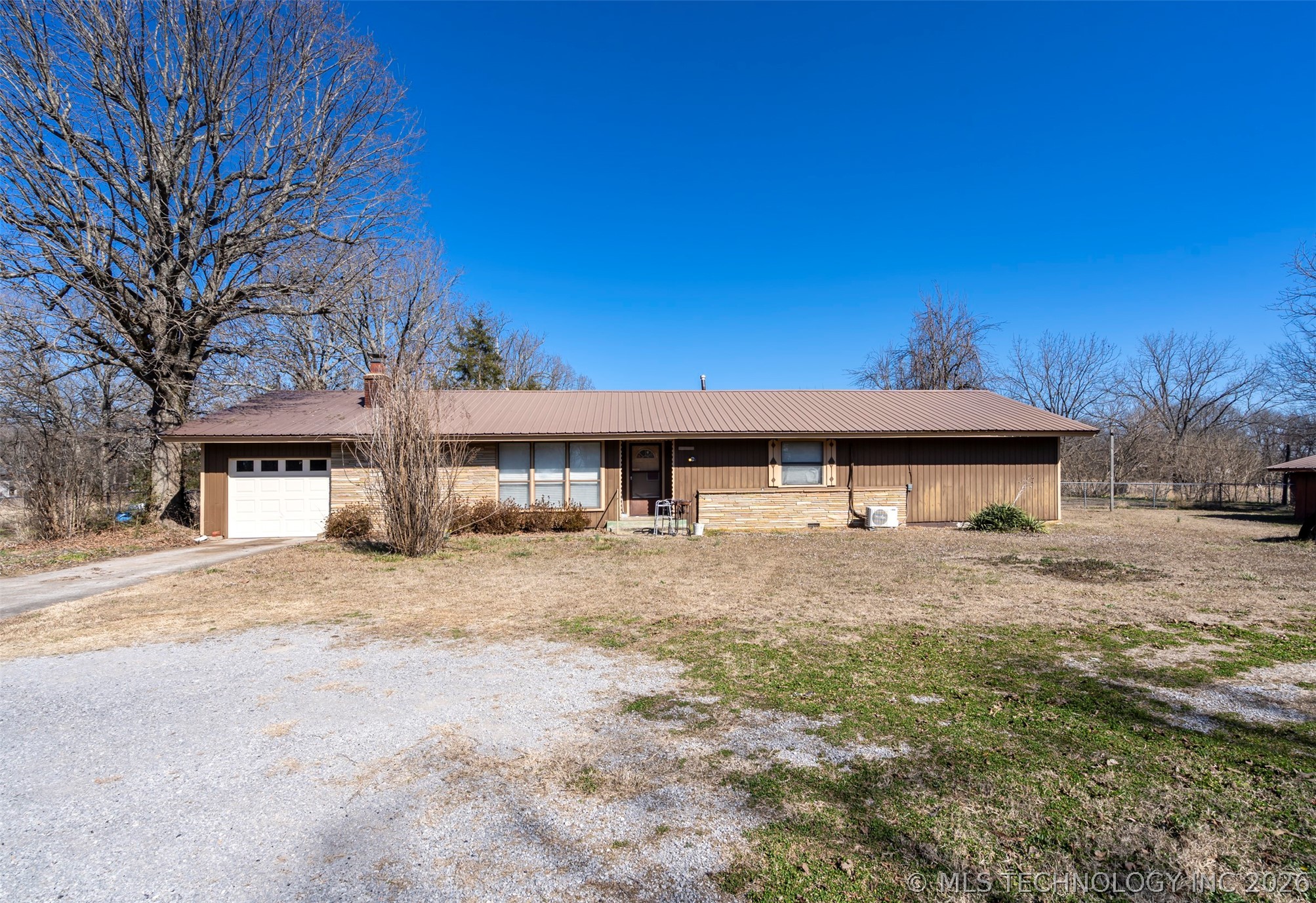 11886 412 Highway Property Photo 3
