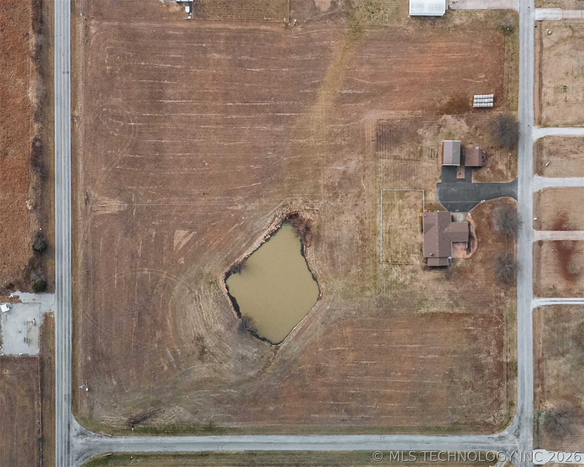 Memorial Road Property Photo 9