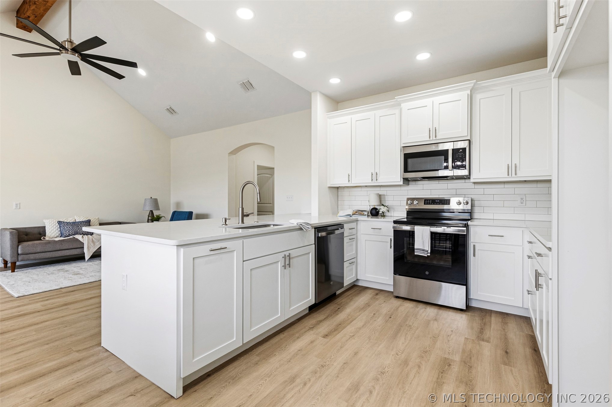 112 S B Street Property Photo 4