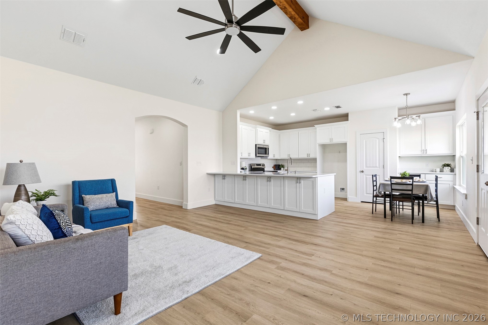 112 S B Street Property Photo 6