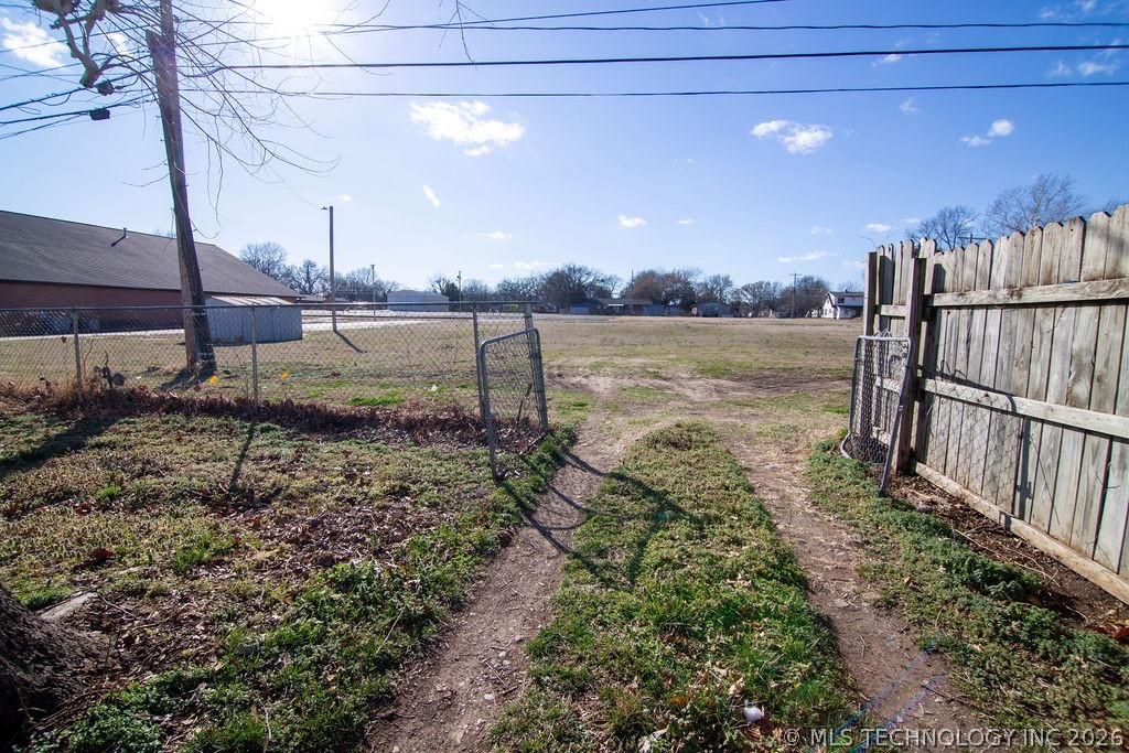1018 N Okmulgee Avenue Property Photo 11
