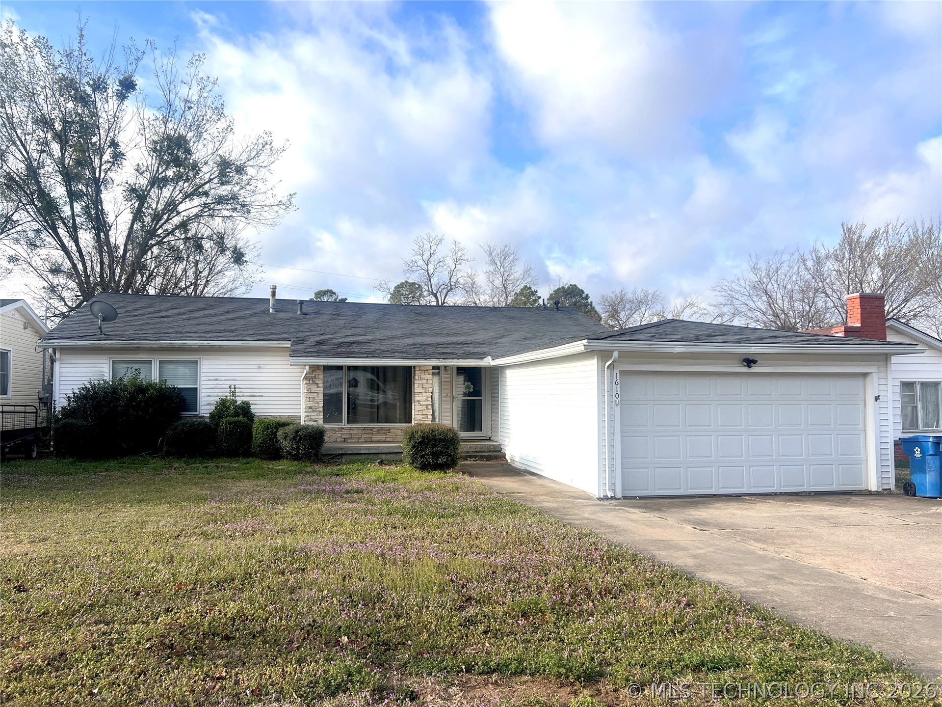 1610 E Osage Avenue Property Photo 2