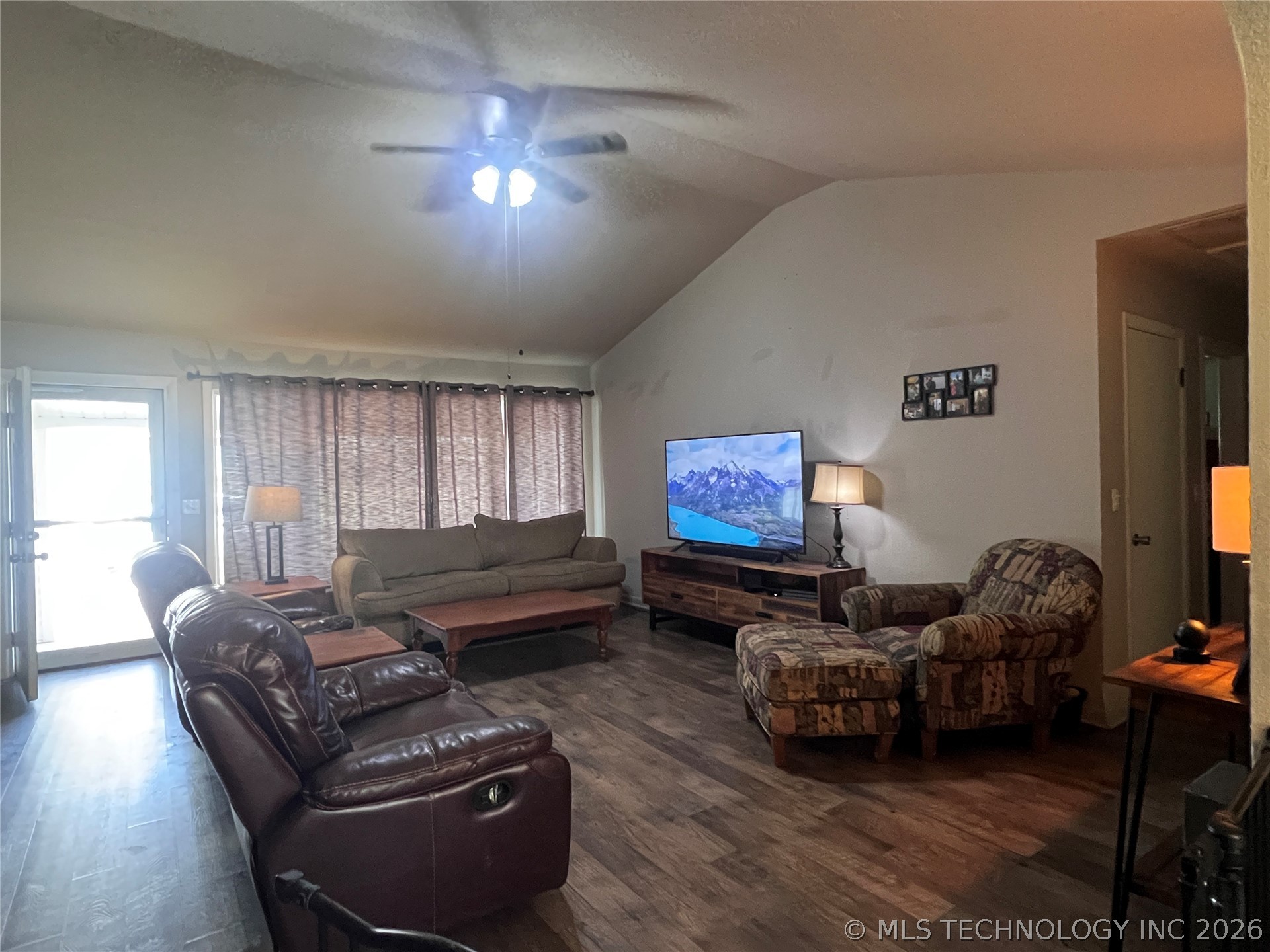 1610 E Osage Avenue Property Photo 3