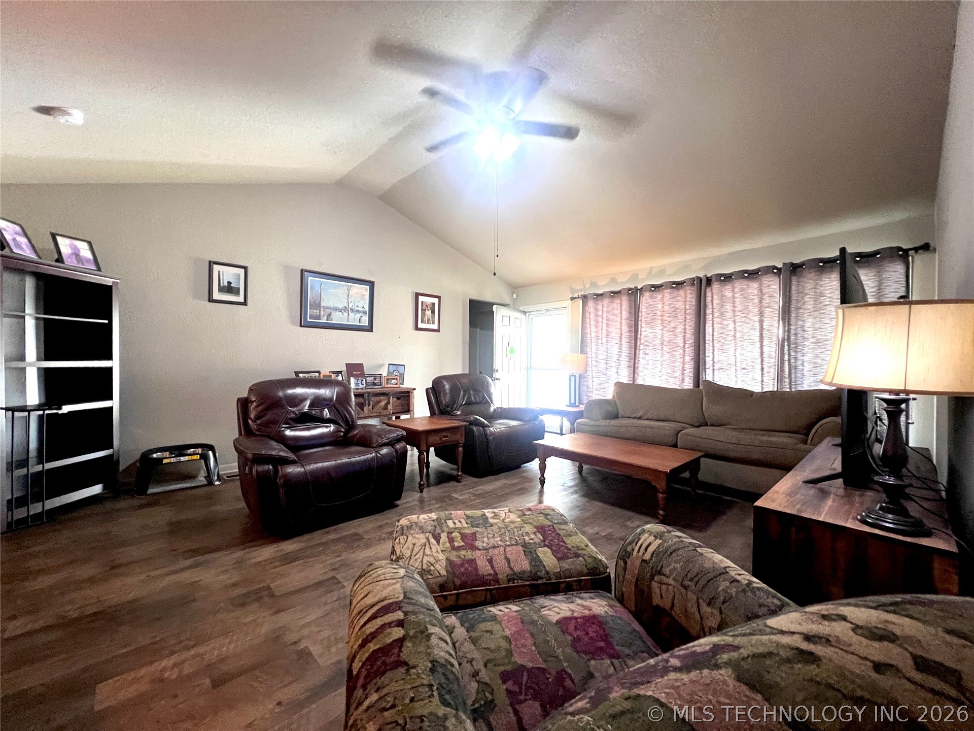 1610 E Osage Avenue Property Photo 4