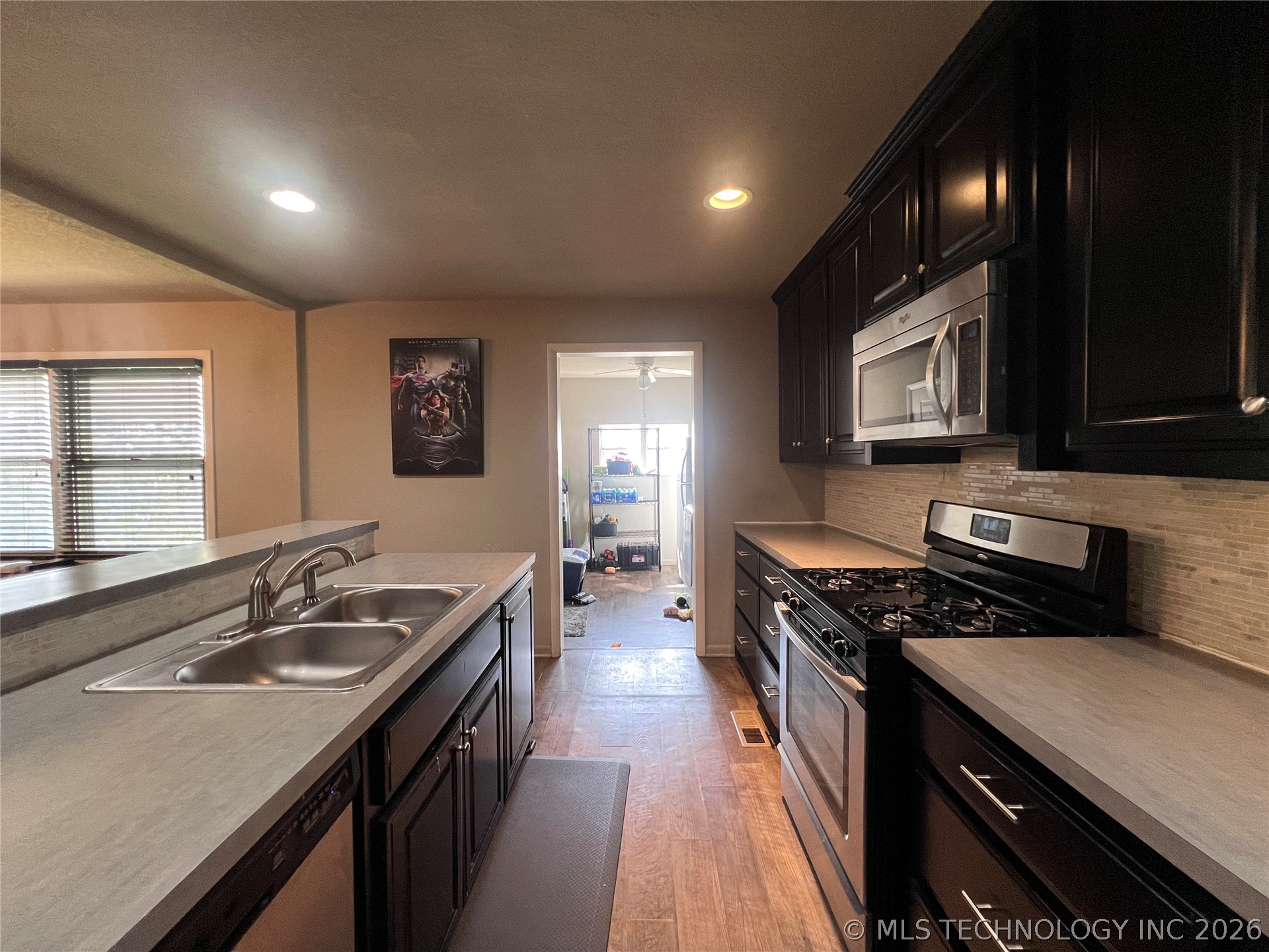 1610 E Osage Avenue Property Photo 8