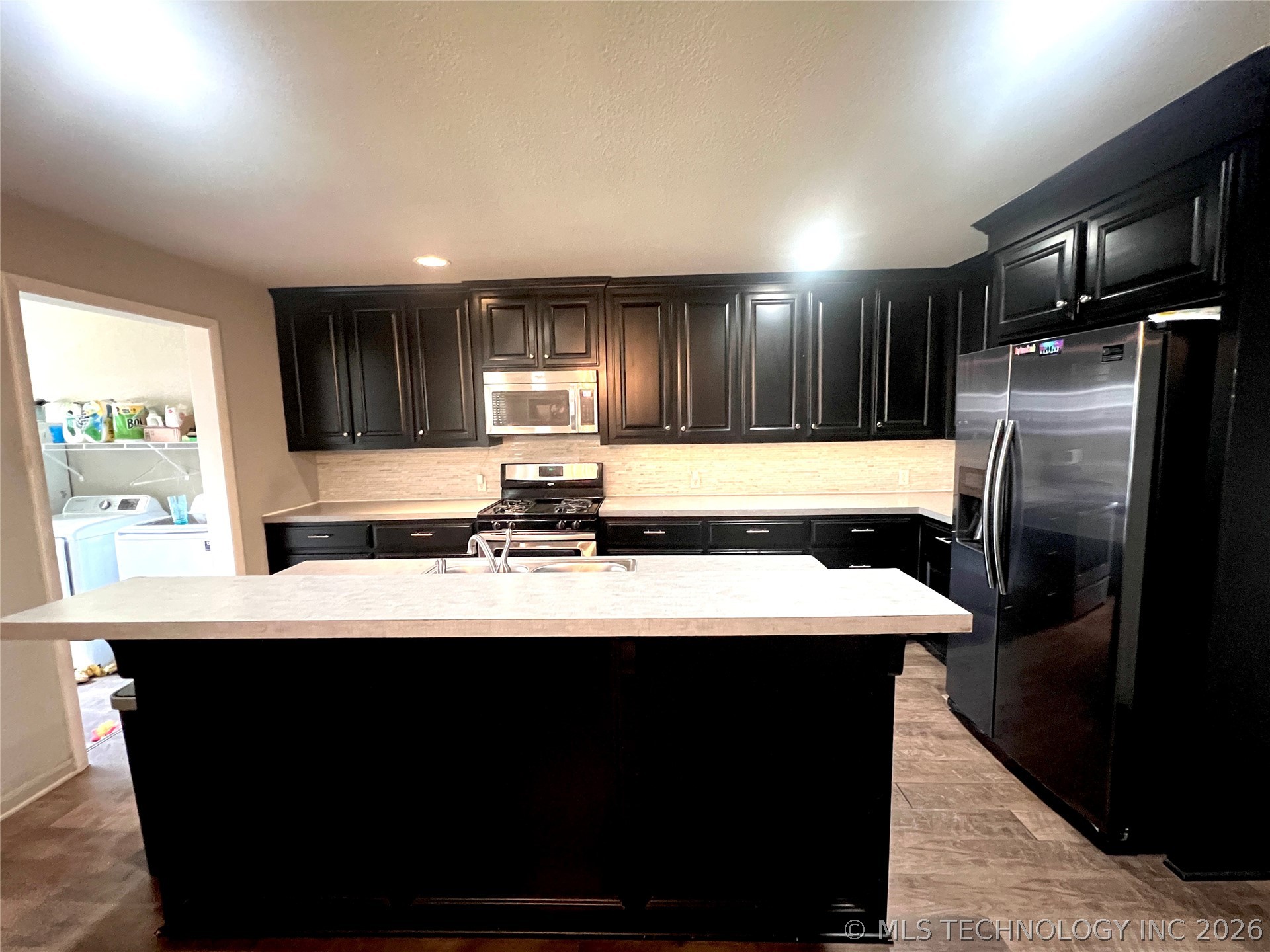 1610 E Osage Avenue Property Photo 9