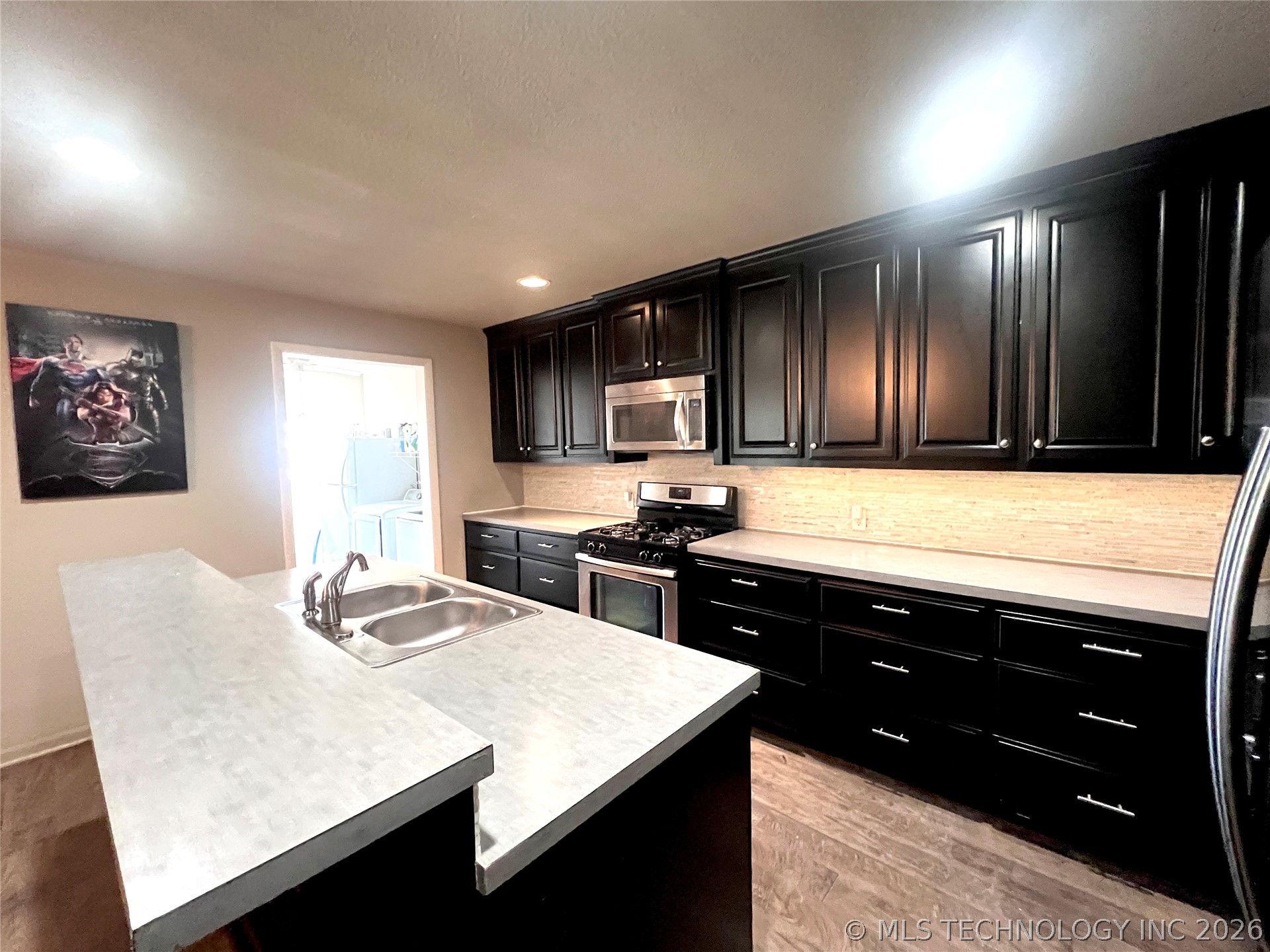1610 E Osage Avenue Property Photo 10