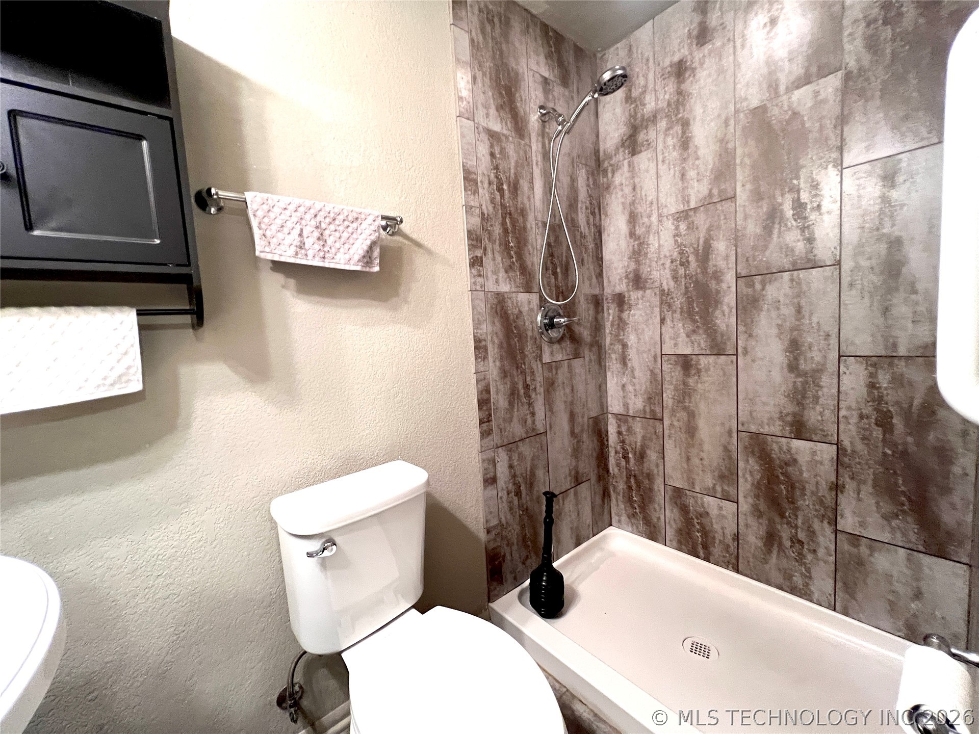1610 E Osage Avenue Property Photo 20