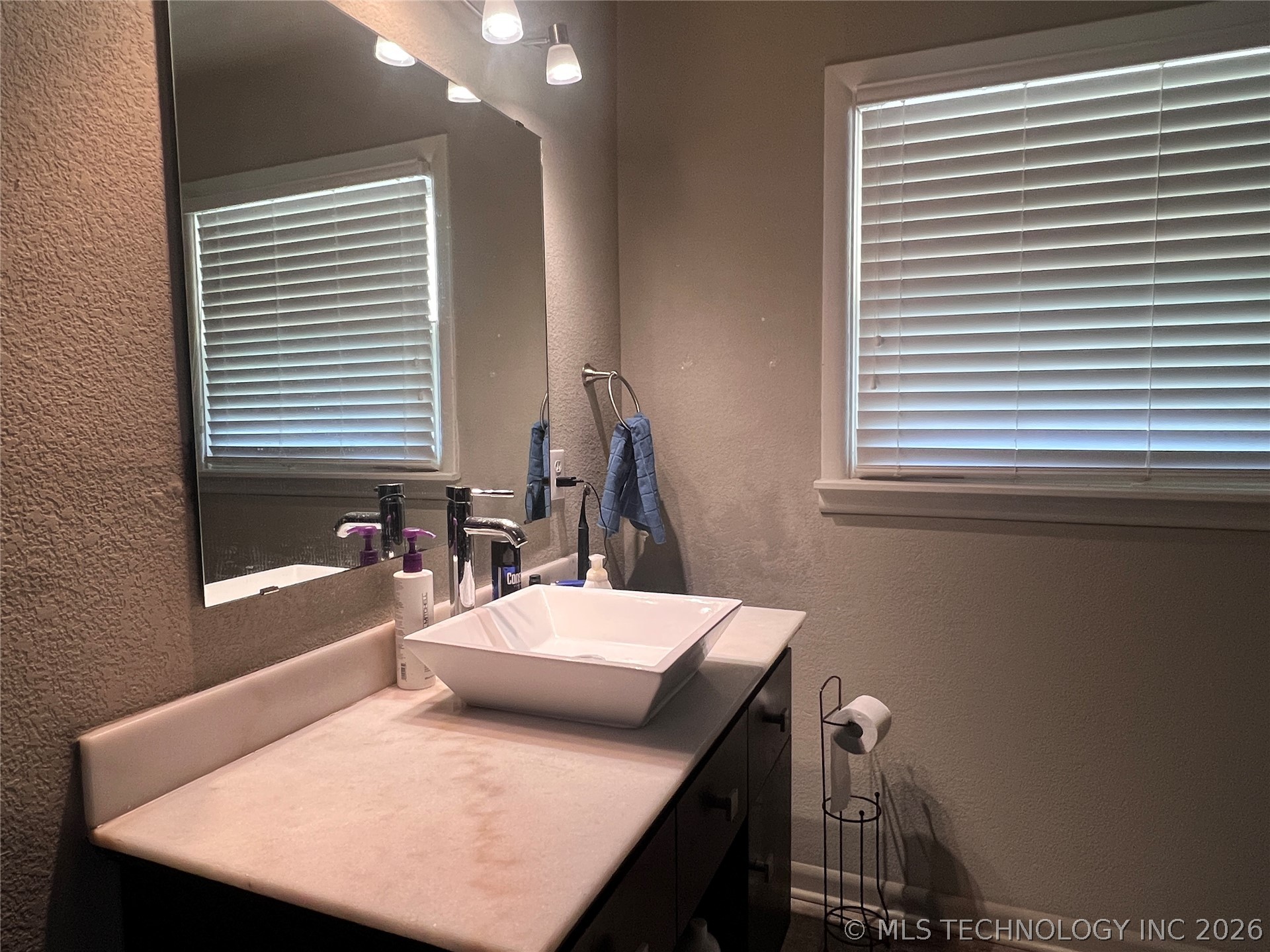 1610 E Osage Avenue Property Photo 22