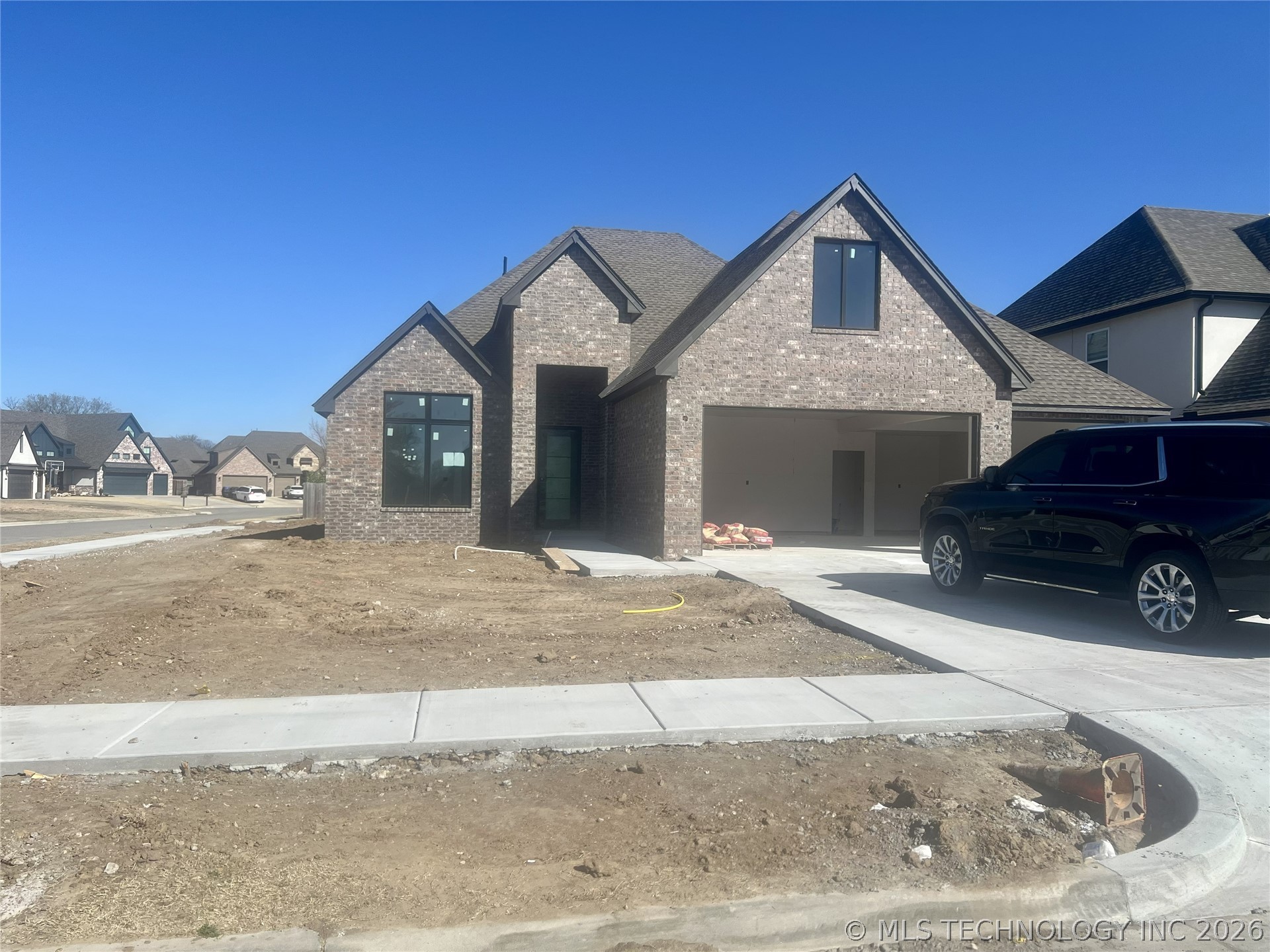 6905 S Willow Avenue Property Photo 1