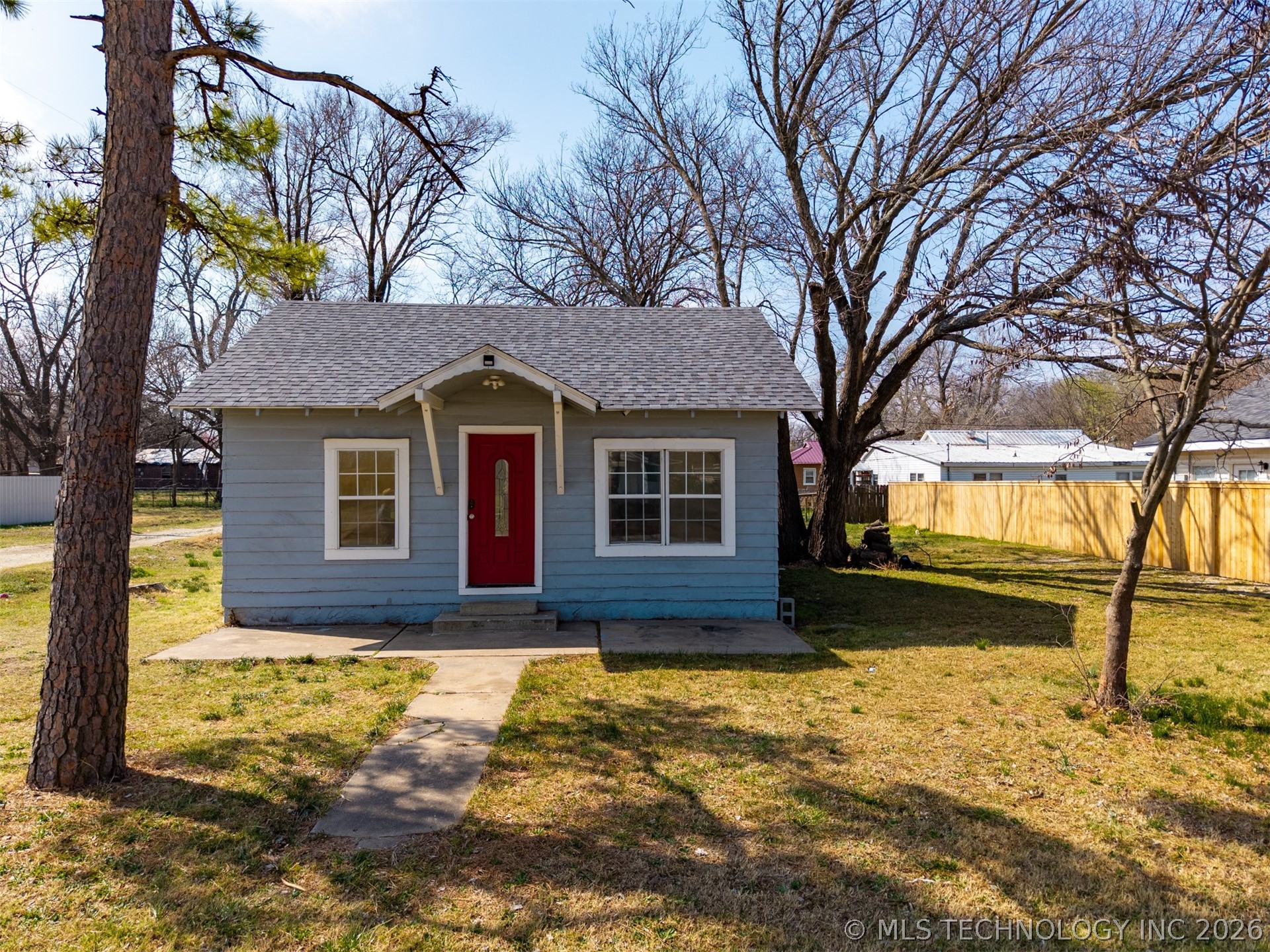 819 N Oak Property Photo 1