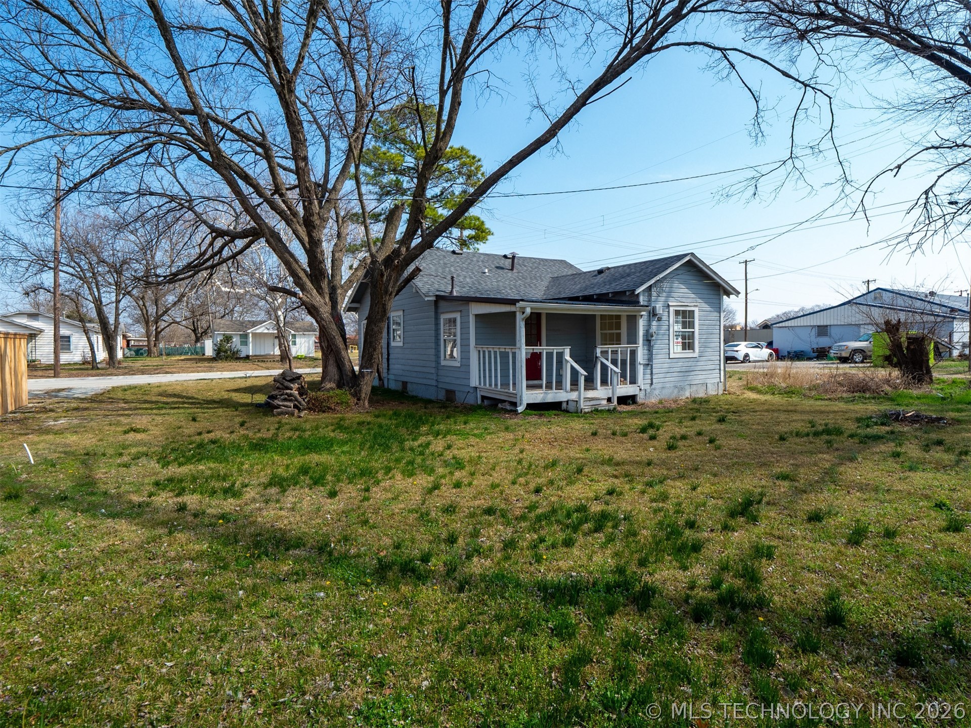 819 N Oak Property Photo 2