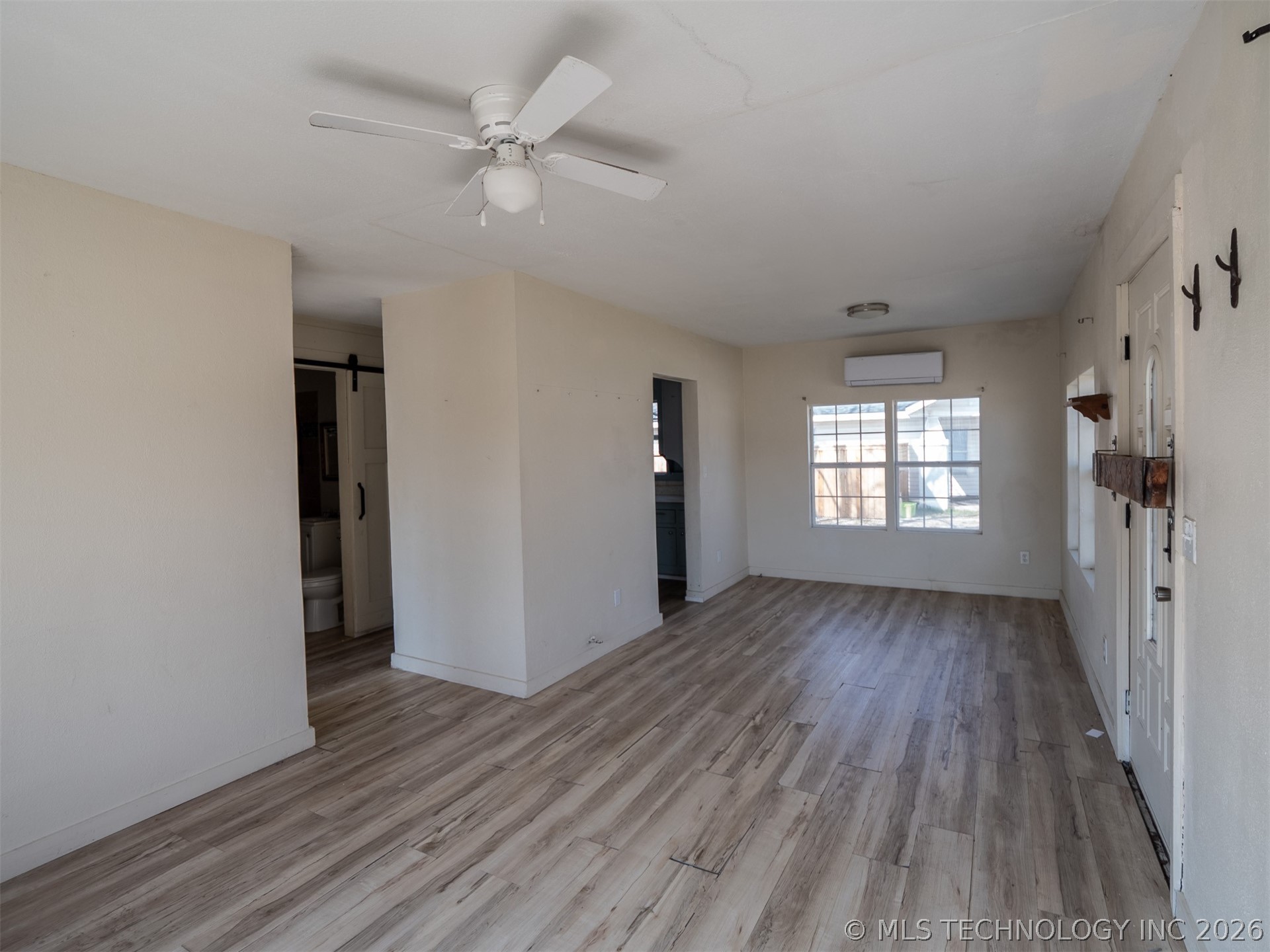 819 N Oak Property Photo 4