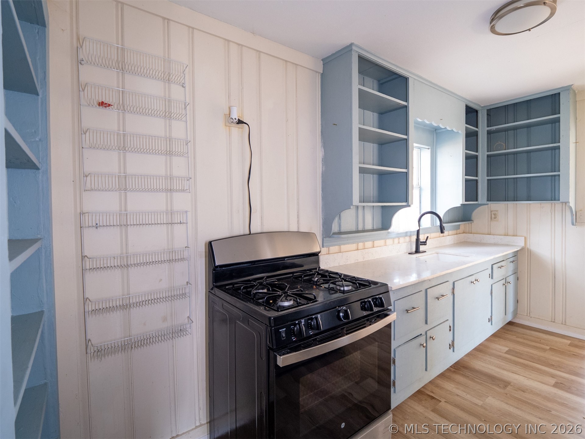 819 N Oak Property Photo 7