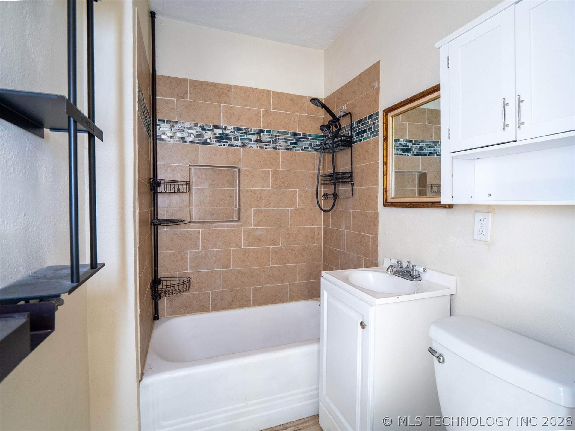 819 N Oak Property Photo 8