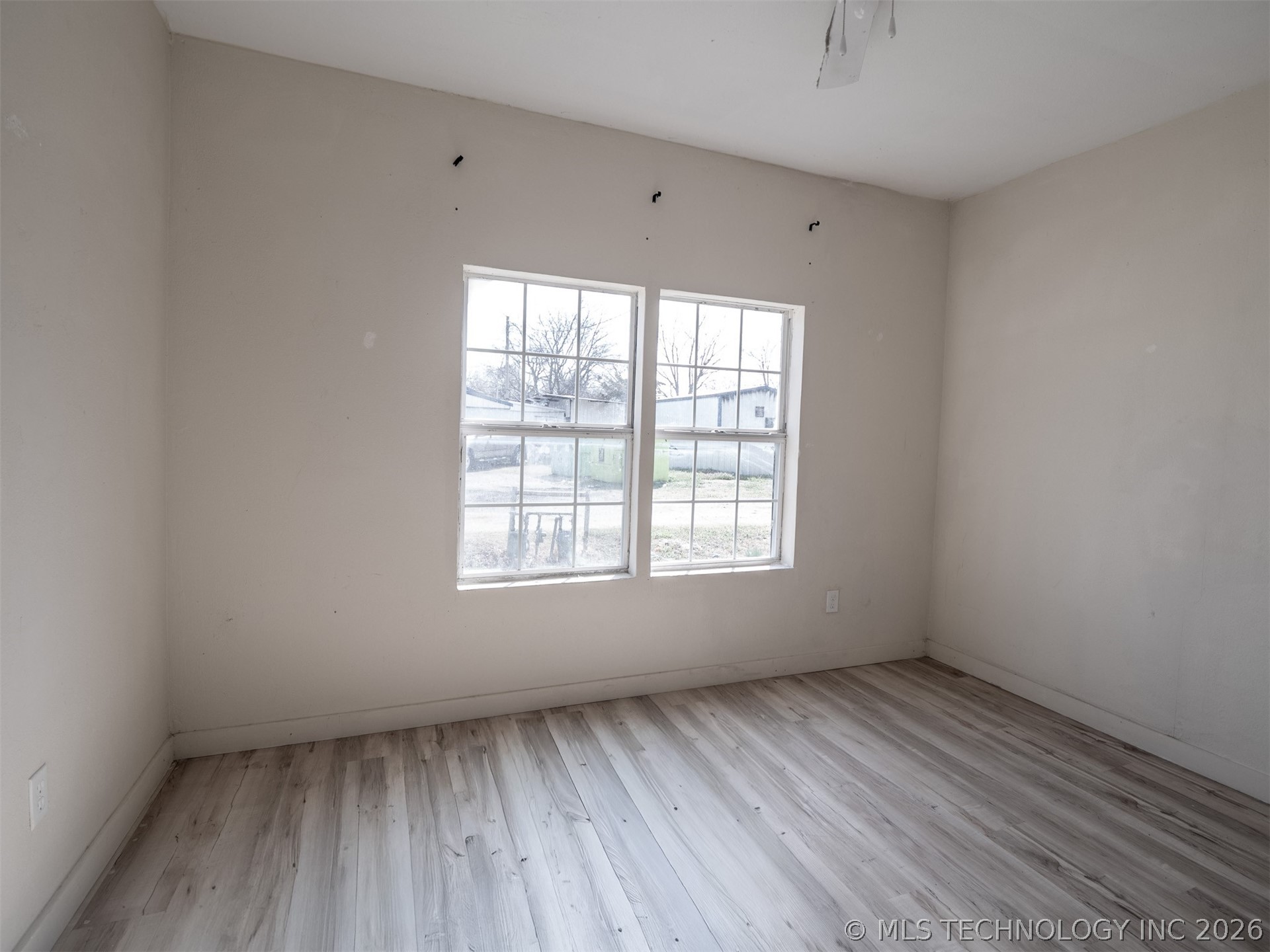 819 N Oak Property Photo 9