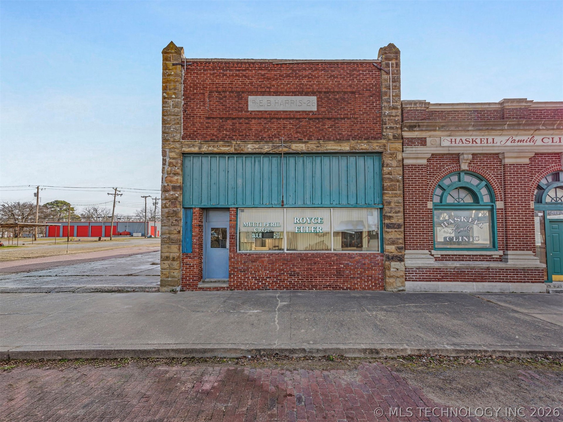 104 E Main Property Photo 2