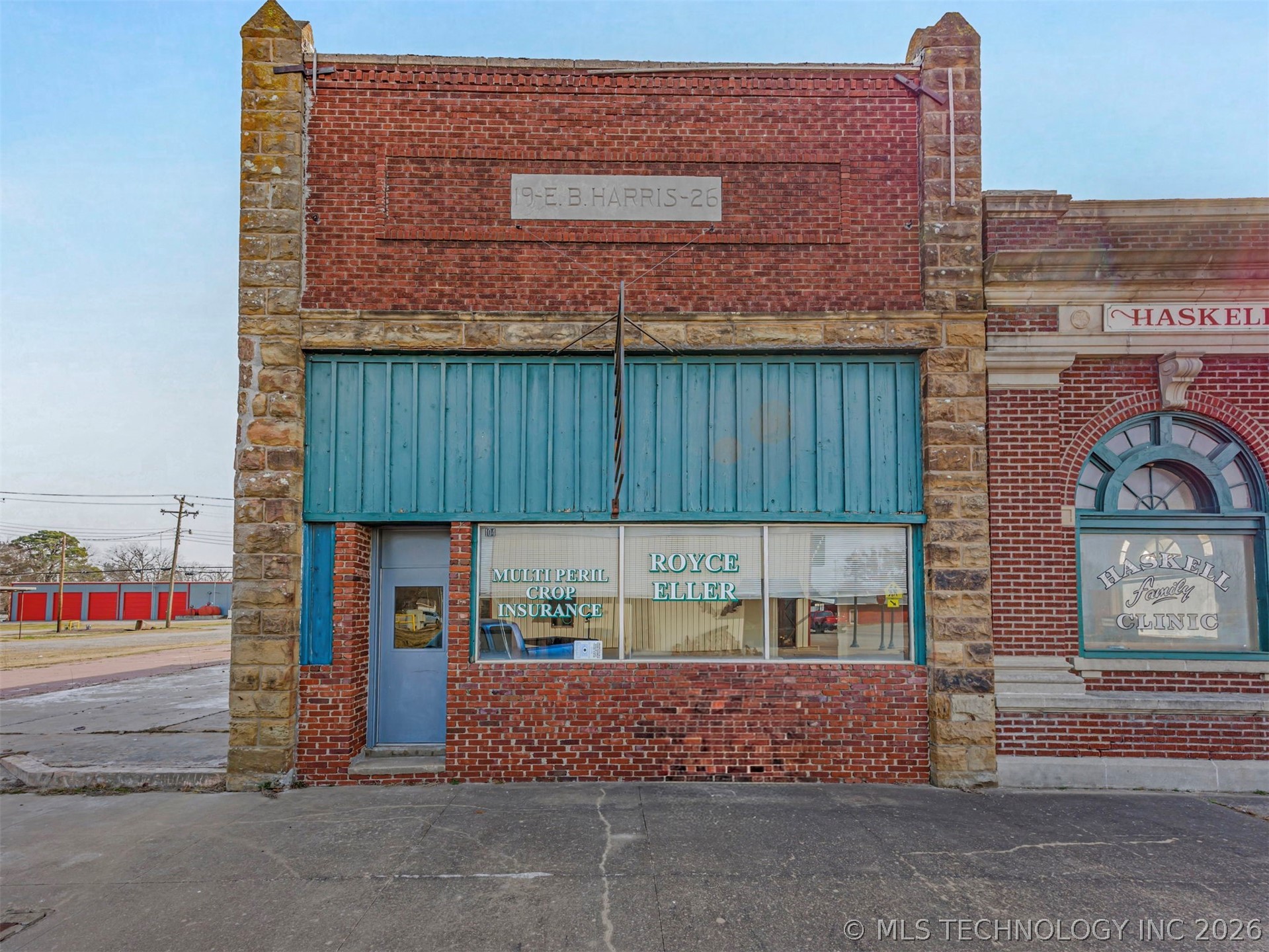 104 E Main Property Photo 5
